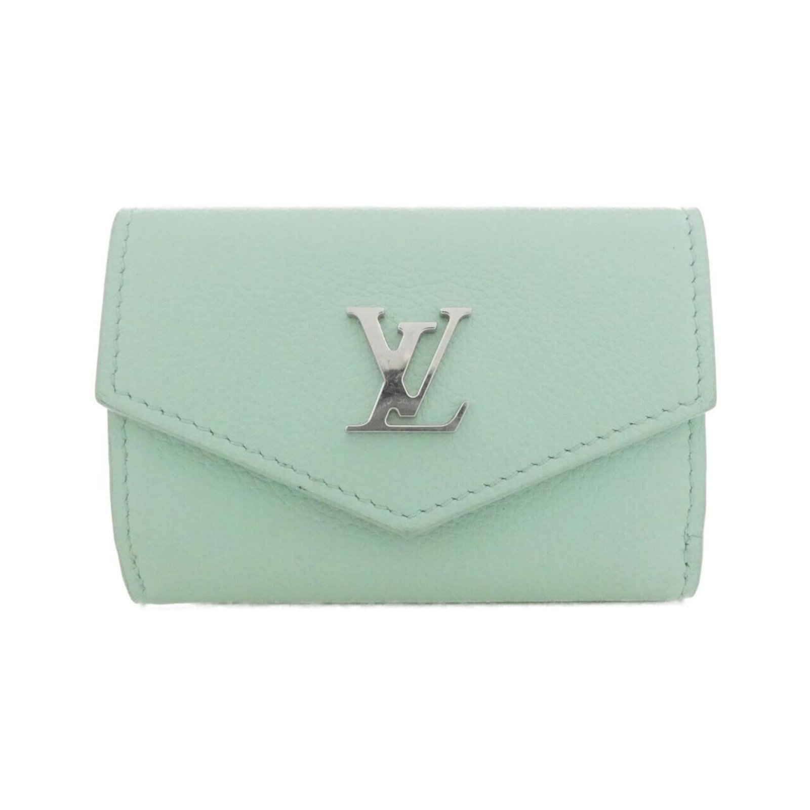 Louis Vuitton Tri-Fold Leather Wallet: Louis Vuitton Tri-Fold Leather Wallet A stunning Louis Vuitton tri-fold leather wallet in rich green calf leather, perfect for adding a touch of luxury to your daily essentials. With its classic desig
