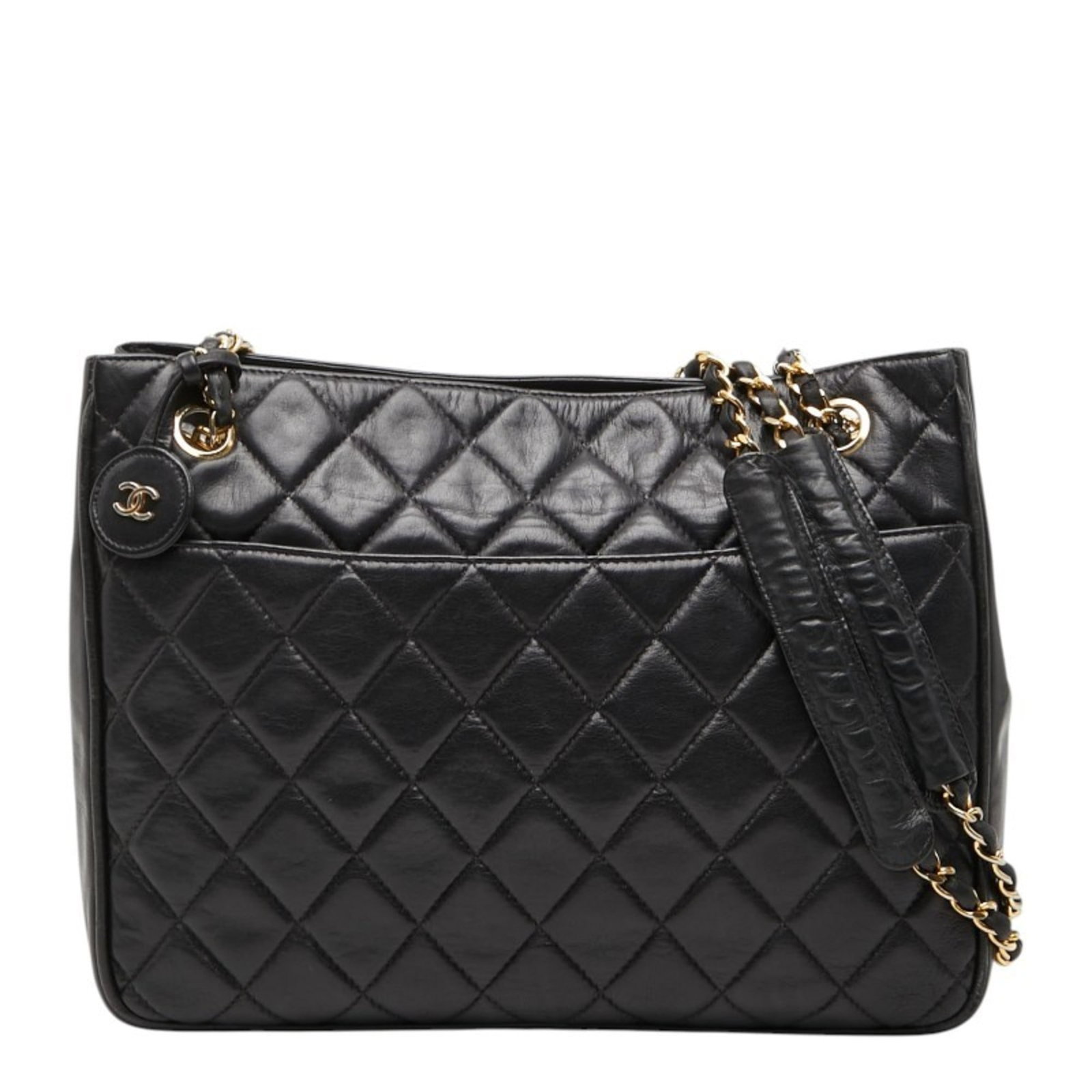 Chanel Shoulder Bag in Leather: Chanel Shoulder Bag in Leather A timeless Chanel shoulder bag in luxurious lambskin leather, boasting two spacious outer pockets and an inner zipper pocket for added organization. With its classic des