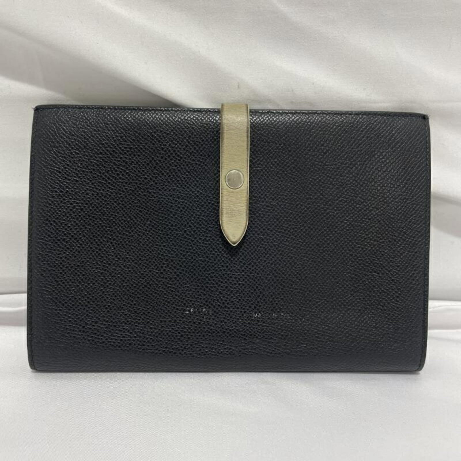 Celine Large Black Multifunction Long Wallet: Celine Large Black Multifunction Long Wallet A sleek and versatile Celine wallet, perfect for everyday carry, boasts a spacious interior with multiple card slots and compartments to keep your essentia