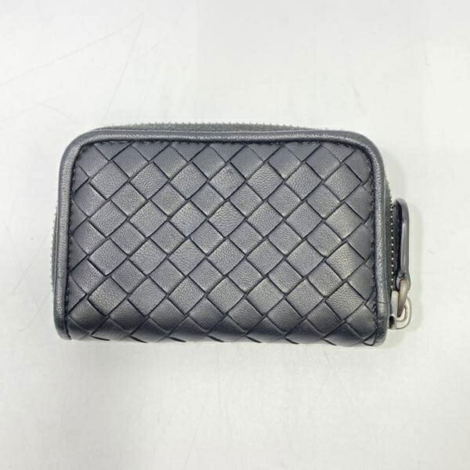 Bottega Veneta Intrecciato Coin Purse: Bottega Veneta Intrecciato Coin Purse A sleek and sophisticated accessory, the Bottega Veneta Intrecciato Coin Purse boasts the iconic brand's signature woven intrecciato pattern in rich black and blu