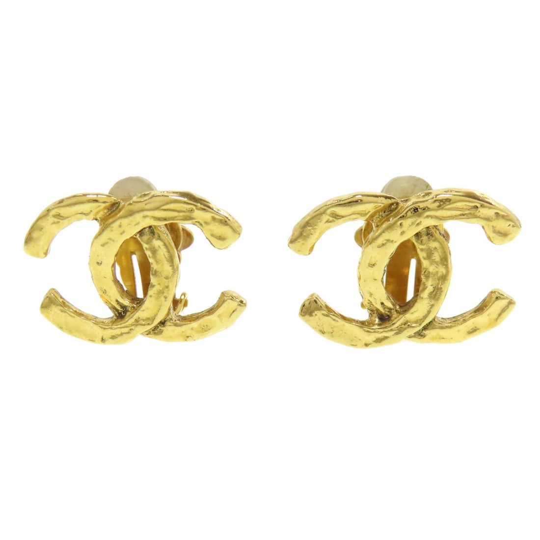 Coco Chanel Mark Earring in Metal: Coco Chanel Mark Earring in Metal A timeless piece from the iconic French fashion house, this Coco Chanel Mark Earring in Metal is a masterclass in understated elegance. Crafted with luxurious gold me