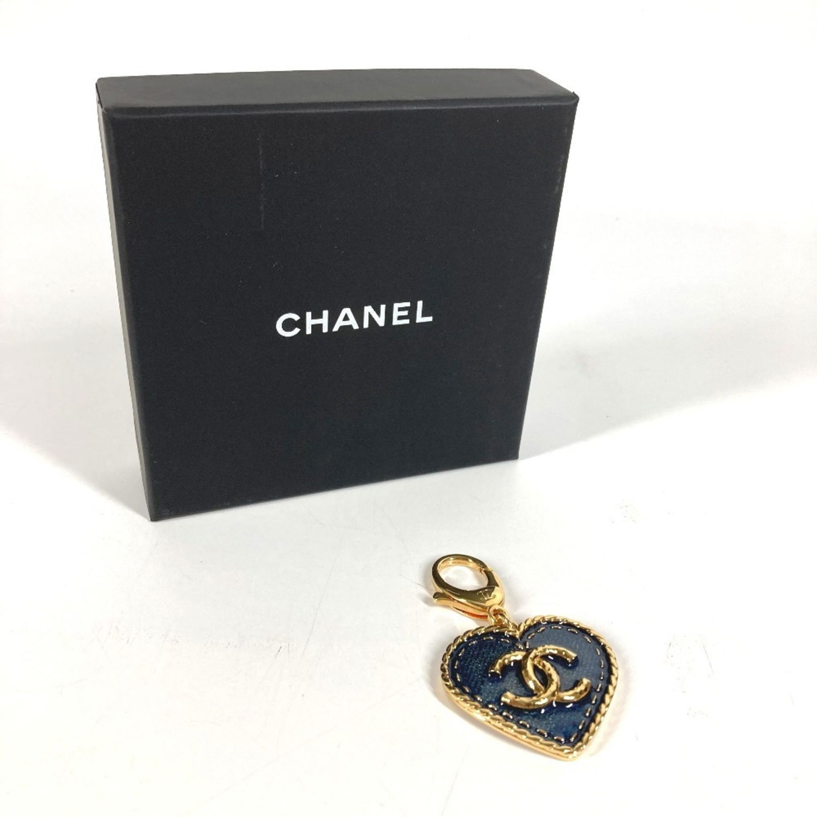 Chanel Keyring in Metal - 7