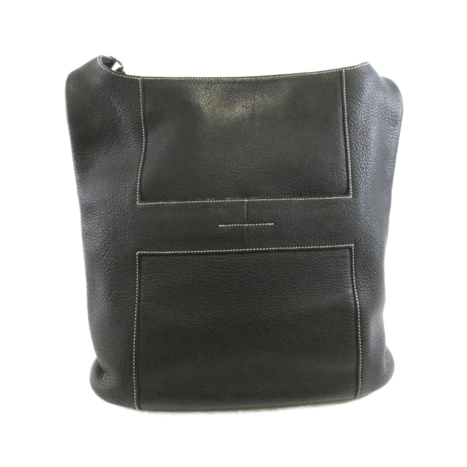 Hermes Taurillon Clemence Leather Shoulder Bag: Hermes Taurillon Clemence Leather Shoulder Bag A timeless and sophisticated accessory, the Hermes Taurillon Clemence Leather Shoulder Bag is a classic choice for women who value understated elegance.