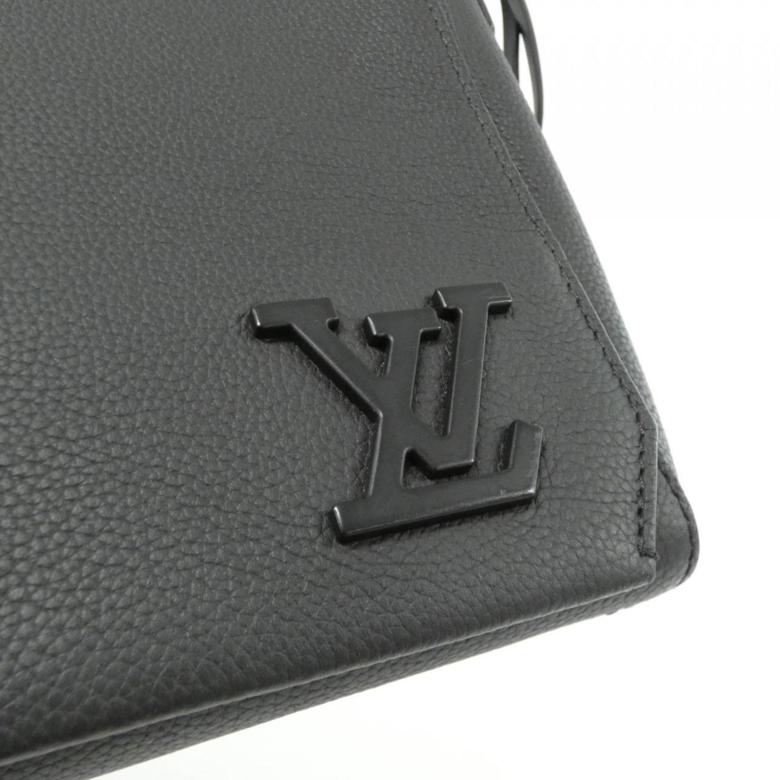 Louis Vuitton Leather Shoulder Bag - 4