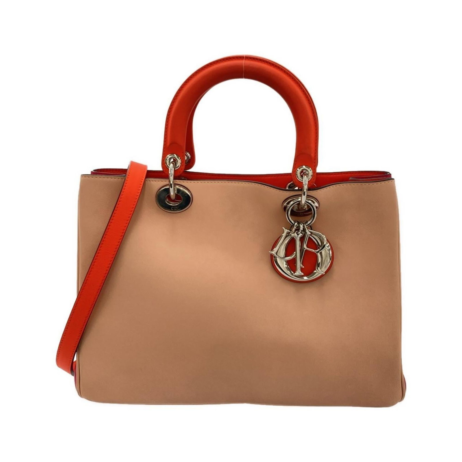 Christian Dior Pouch Leather Handbag: Christian Dior Pouch Leather Handbag Elegant and sophisticated, this Christian Dior pouch leather handbag is a timeless classic that exudes refinement and poise. With its rich beige color and sleek si