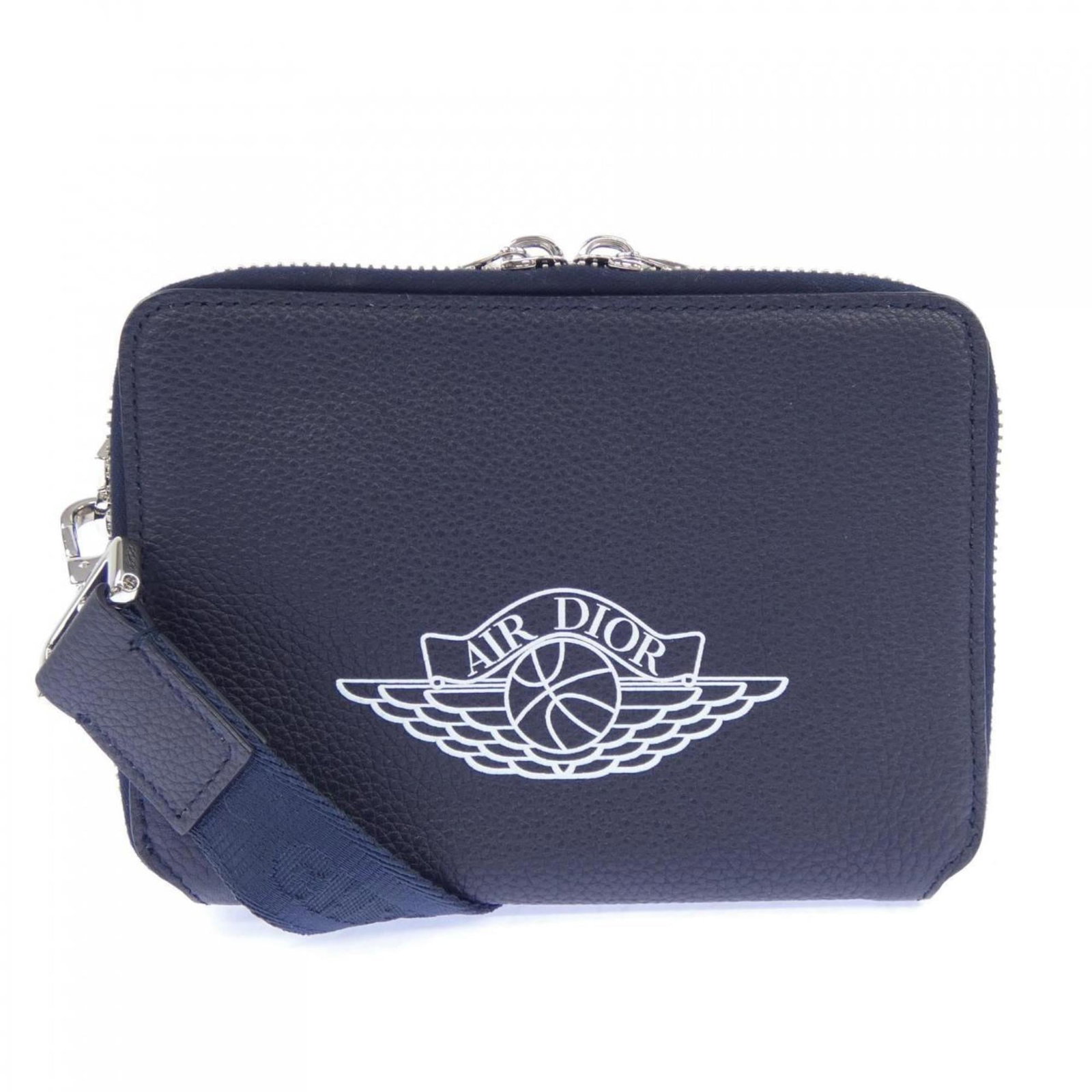 Handbag Christian Dior: Handbag Christian Dior A pre-owned Christian Dior handbag in navy, boasting the iconic brand's signature style, now available for purchase. With its classic design and timeless appeal, this bag is per