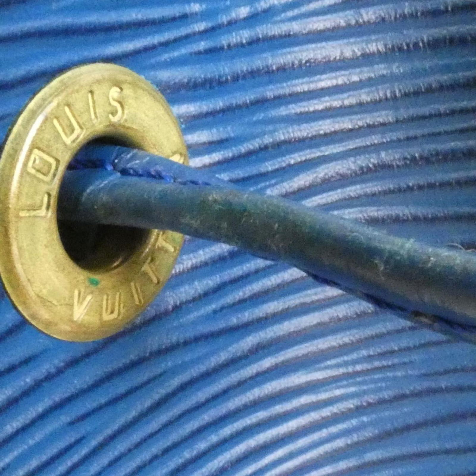 Louis Vuitton Leather Shoulder Bag - 5