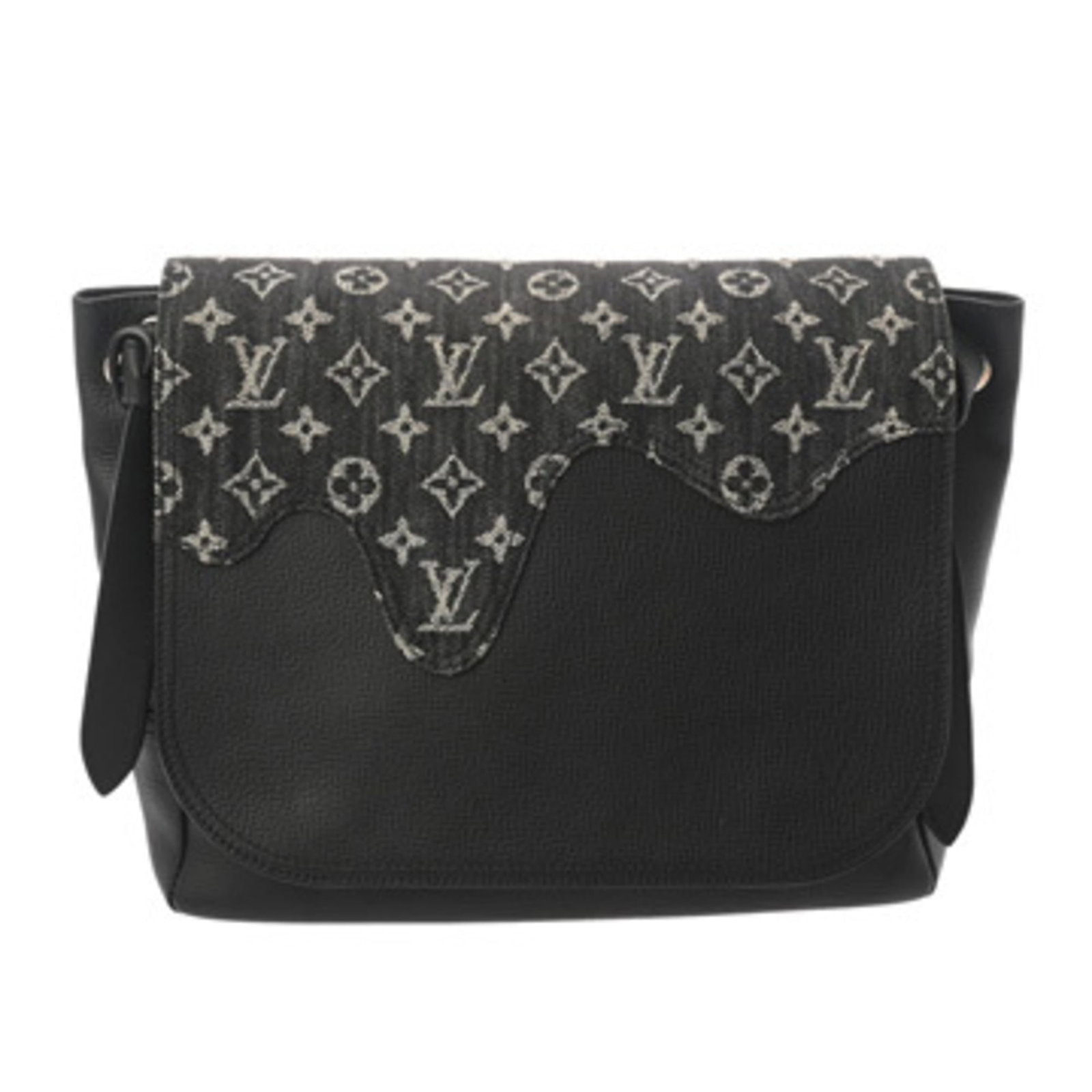 Louis Vuitton Denim Leather Shoulder Bag: Louis Vuitton Denim Leather Shoulder Bag A rare find for the fashion enthusiast, this Louis Vuitton denim leather shoulder bag boasts a unique blend of rugged denim and sleek leather accents, finished