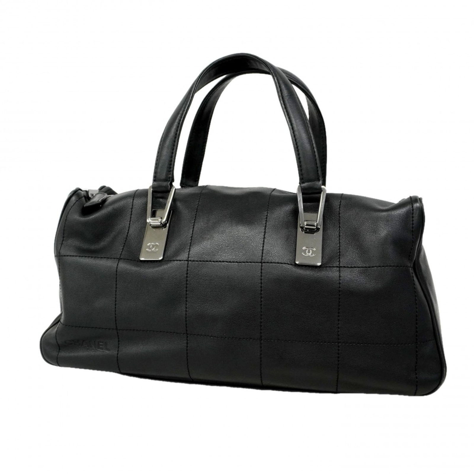 Leather Chanel Handbag: Leather Chanel Handbag A sleek and sophisticated black leather Chanel handbag, with silver hardware adding a touch of luxury to its classic design. With its spacious interior and sturdy 18cm size, thi