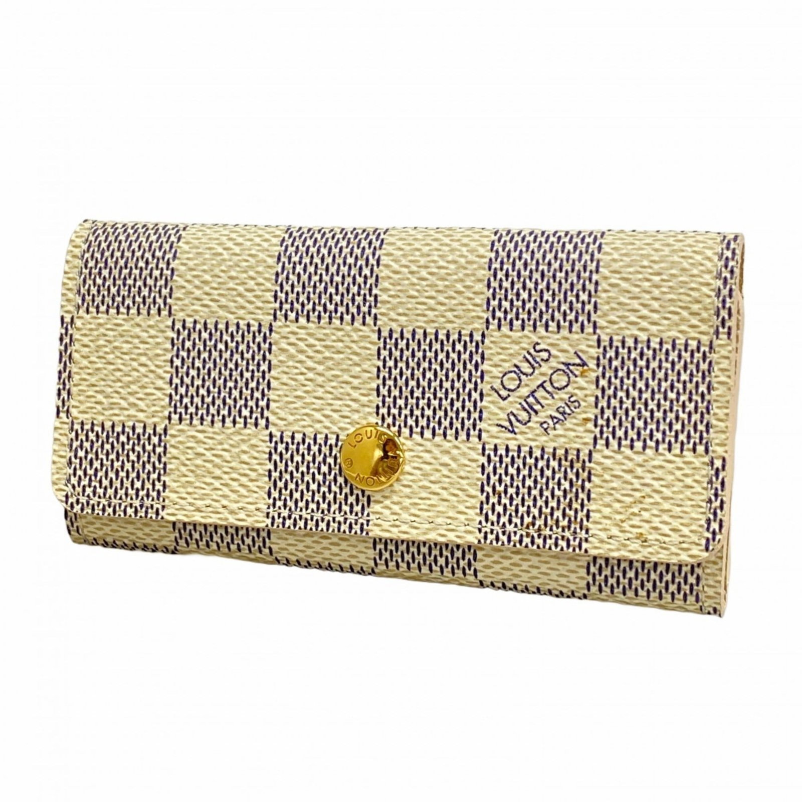 Keycase Louis Vuitton: Keycase Louis Vuitton A pristine white Louis Vuitton keycase, showcasing the iconic monogram pattern, adds a touch of luxury to any purse or bag. With its classic design and timeless style, this keyca