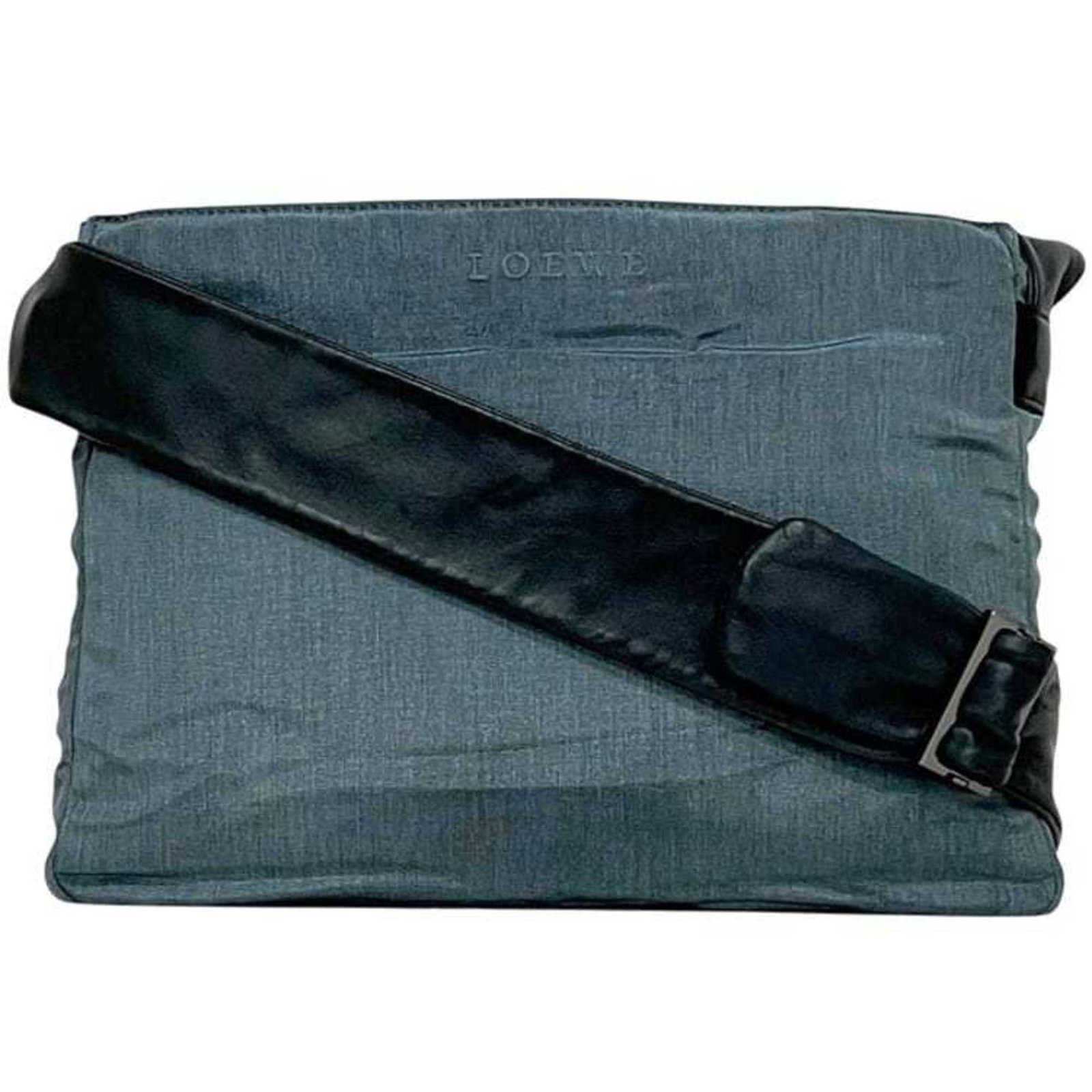 Loewe Shoulder Bag in Nylon and Leather: Loewe Shoulder Bag in Nylon and Leather A pre-owned Loewe shoulder bag in navy, blending the durability of nylon with the sophistication of leather. With its classic design and versatile size, this ba