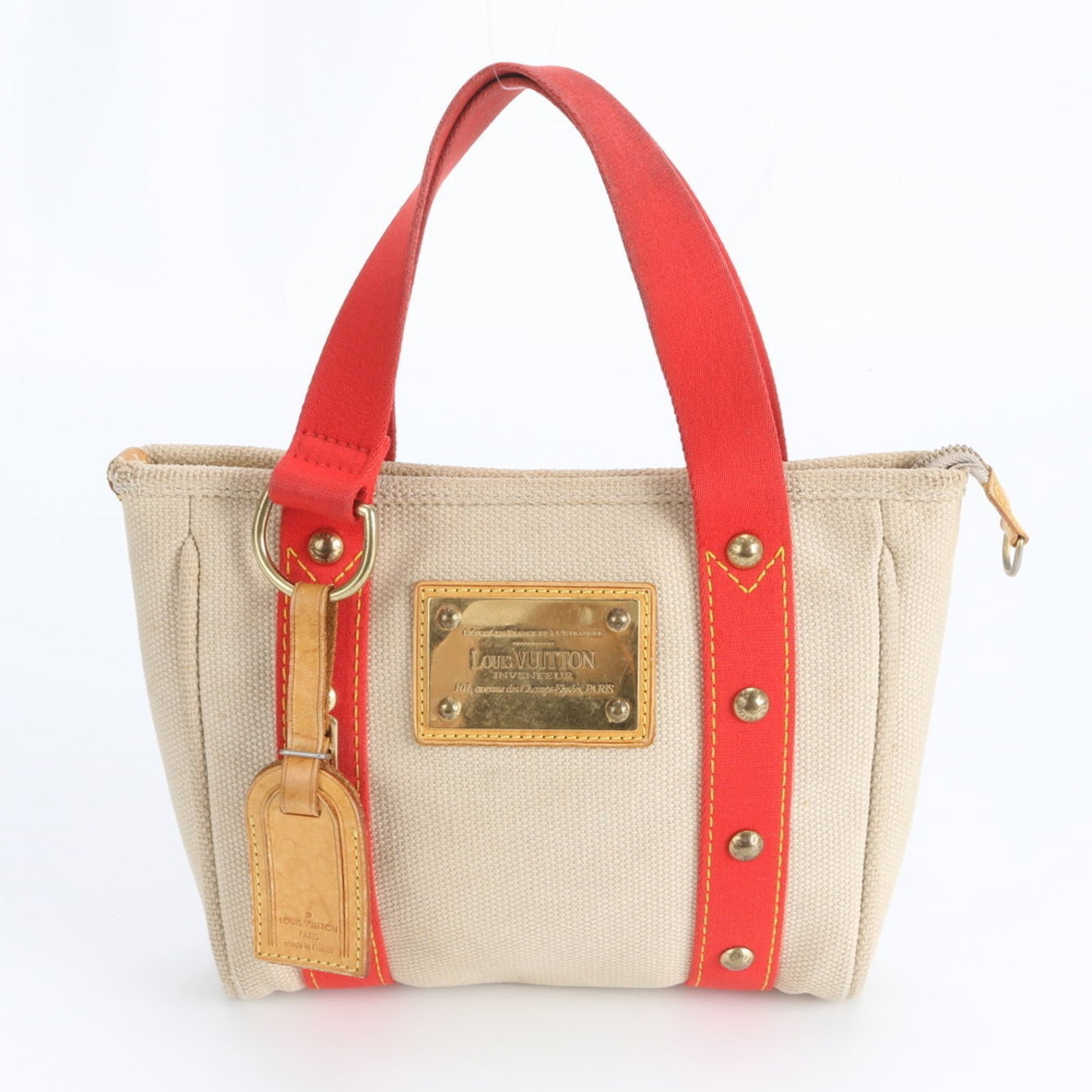 Louis Vuitton Tote Bag in Leather and Canvas: Louis Vuitton Tote Bag in Leather and Canvas A timeless and stylish Louis Vuitton tote bag, crafted from luxurious leather and canvas, boasts the iconic monogram pattern in rich beige hues. With its c