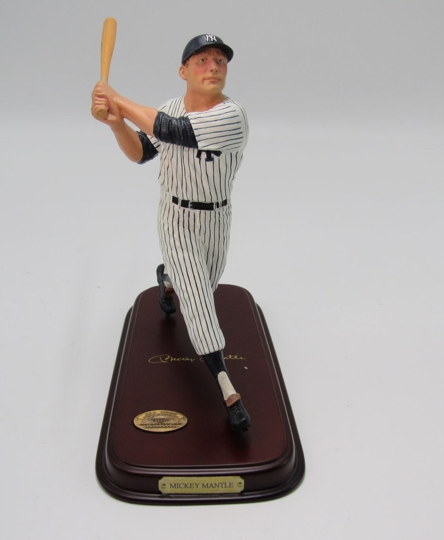 Mickey Mantle HOF Danbury Mint 8" All Star Figurine (Yankees) with COA: Mickey Mantle HOF Danbury Mint 8" All Star Figurine (Yankees) with COA Own a piece of baseball history with this iconic Mickey Mantle Hall of Fame figurine, officially licensed by Major League Basebal