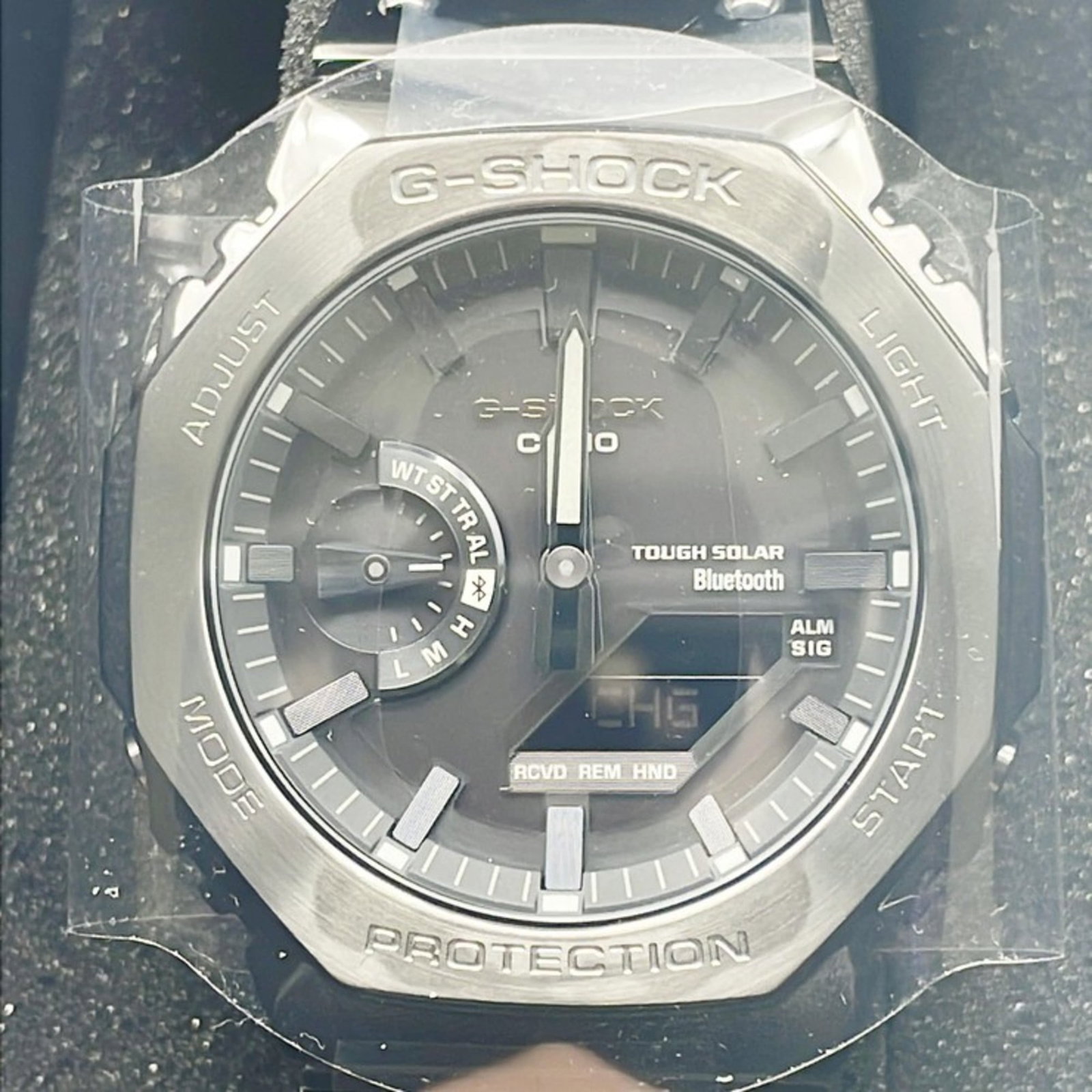 Wristwatch Casio: Wristwatch Casio A sleek and durable stainless steel wristwatch from Casio, boasting a classic black dial and a spacious case diameter of 44.4mm. Perfect for everyday wear, this watch is designed to k