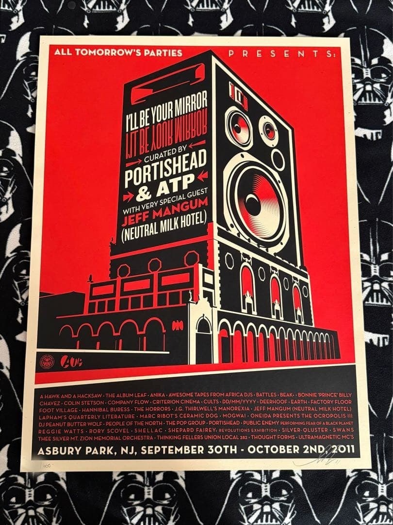 ED600 Shepard Fairey Obey Silkscreen 2011 Signed: ED600 Shepard Fairey Obey Silkscreen 2011 Signed A rare opportunity to own a piece of street art history, this 2011 signed silkscreen print by Shepard Fairey is a limited edition numbered work, printe