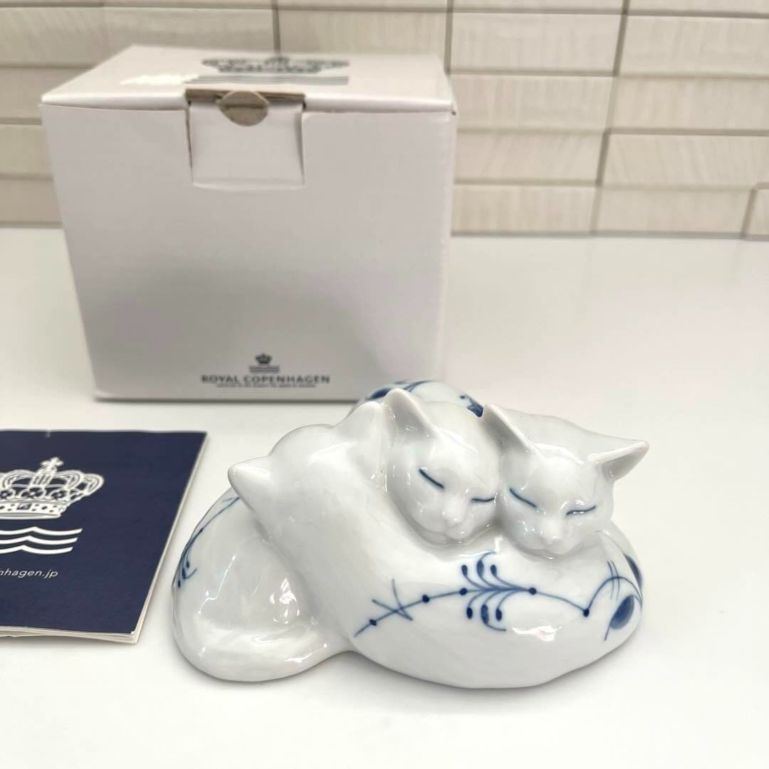 Royal Copenhagen Blue Palmette Figurine with 3 Cats, Rare Collectible Pottery: Royal Copenhagen Blue Palmette Figurine with 3 Cats, Rare Collectible Pottery Add a touch of whimsy to your collection with this charming Royal Copenhagen Blue Palmetto figurine, showcasing three ador