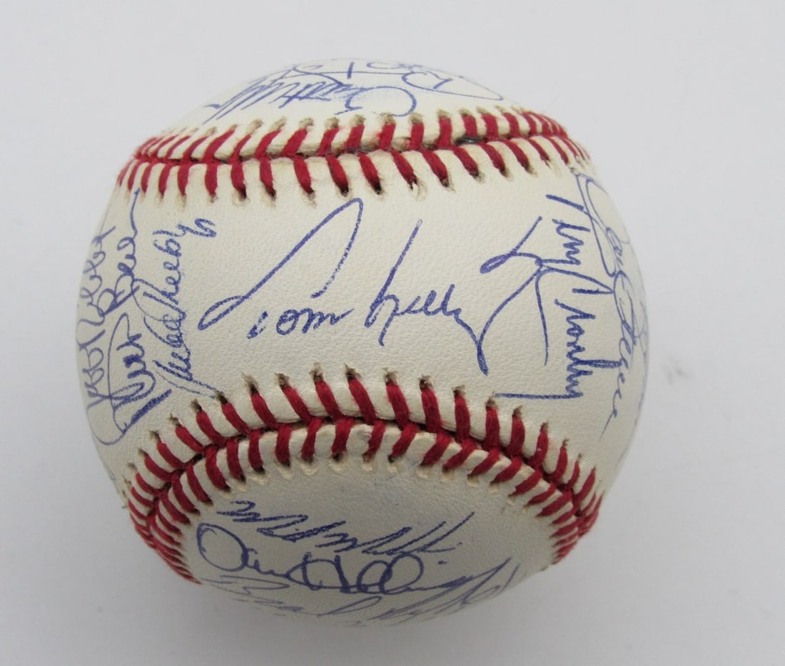 180645 1996 Minnesota Twins Team Signed/ Autographed (27) OL Baseball: 180645 1996 Minnesota Twins Team Signed/ Autographed (27) OL Baseball Get ready to relive the magic of 1996 Twins baseball with this autographed OL baseball, signed by an impressive 27 players from th