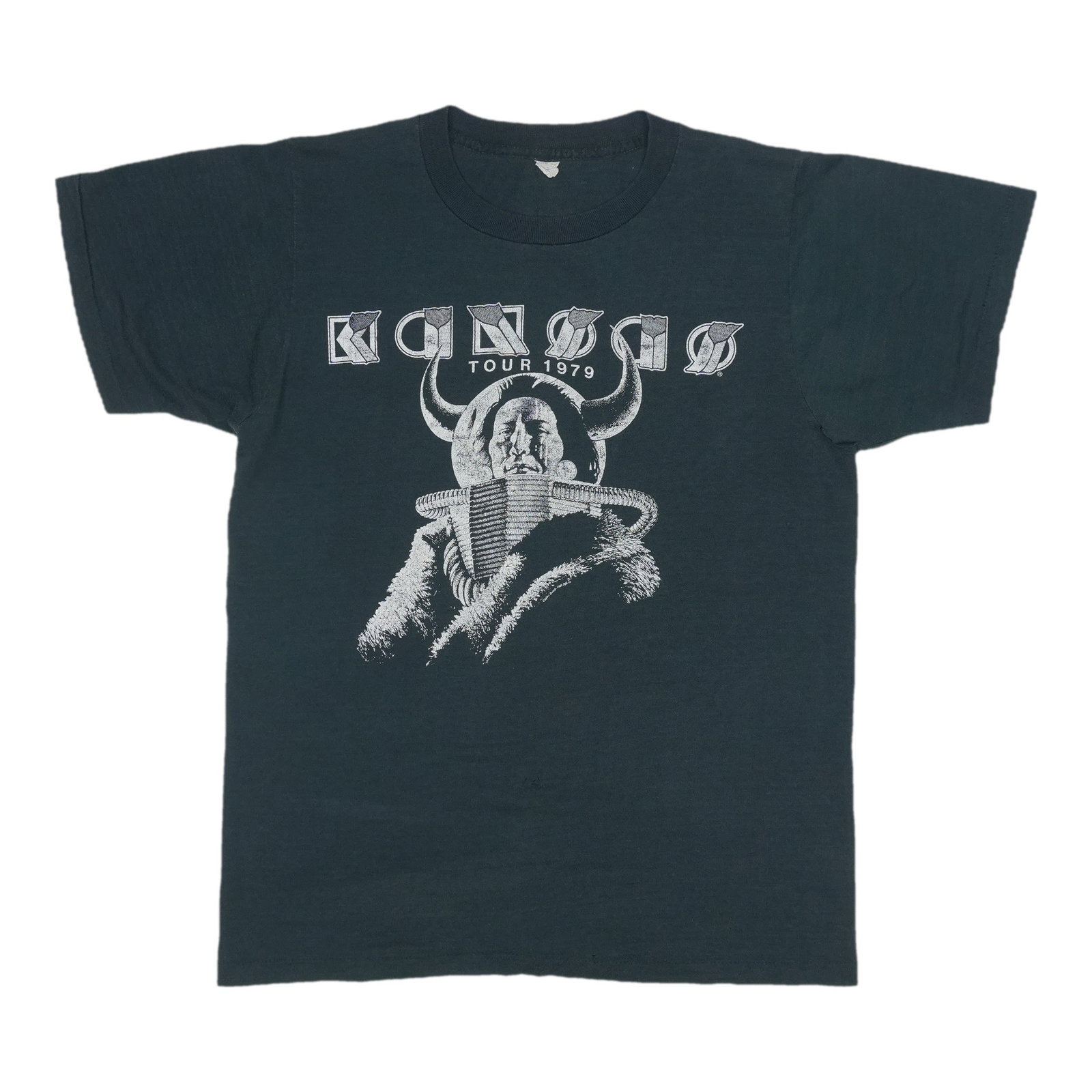 Shirt 1979 Kansas Tour: Shirt 1979 Kansas Tour Get ready to rock with this authentic 1979 Kansas Tour vintage shirt, featuring a classic black design and worn-in condition that adds to its nostalgic charm. Measuring 18 inche