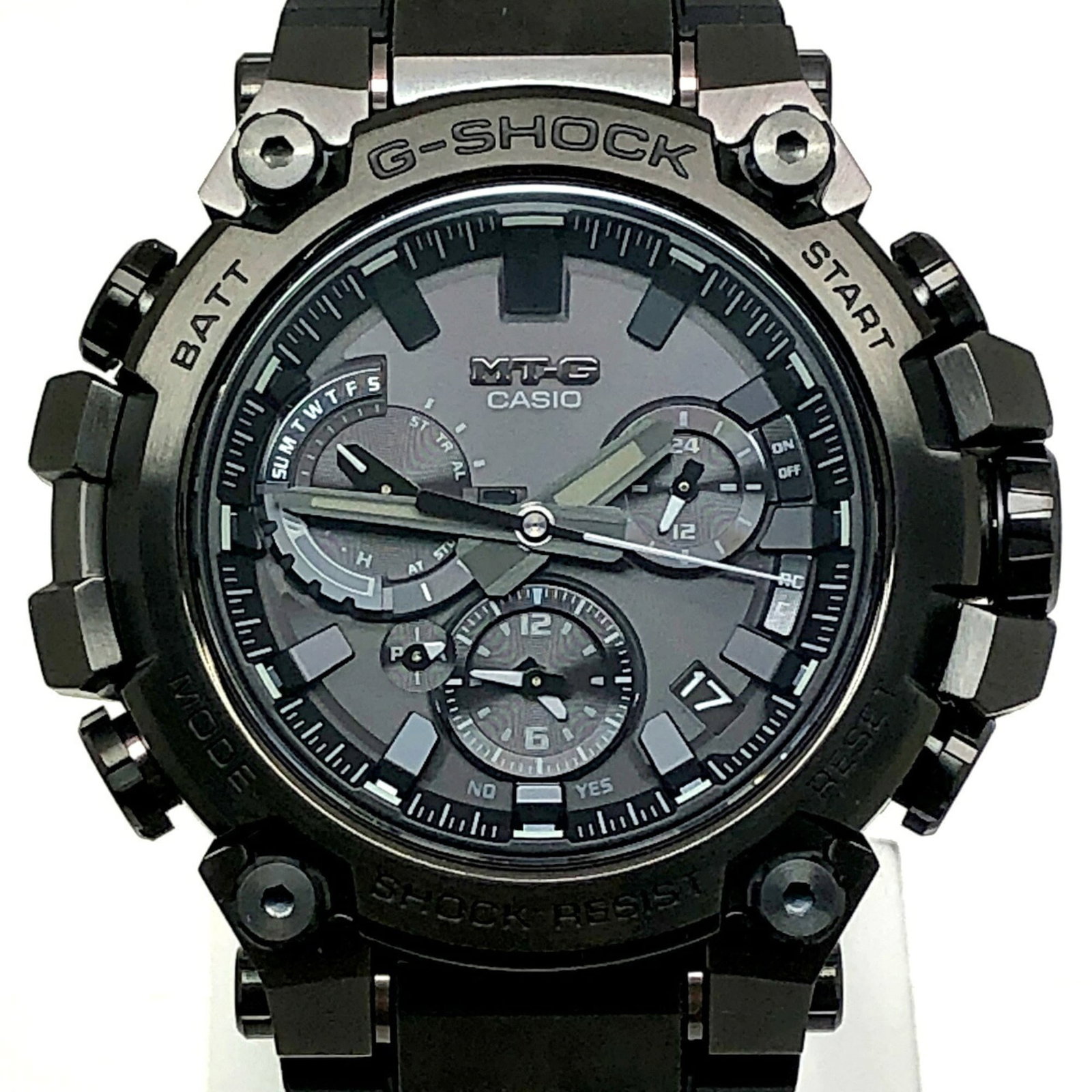 Wristwatch Casio: Wristwatch Casio A sleek and reliable timepiece, this Casio wristwatch boasts an analog display and resin band for a durable finish. With its classic design and mint condition, it's perfect for anyone