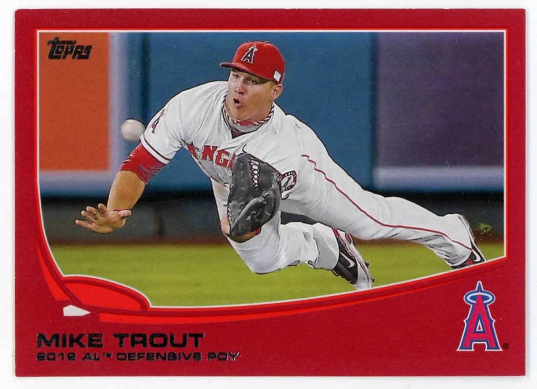 Card Mike Trout 2013 Topps Player of the Year #536: Card Mike Trout 2013 Topps Player of the Year #536 Get ready to relive the 2013 season with Mike Trout, one of baseball's most electrifying players. This Topps Player of the Year card #536 is a rare a