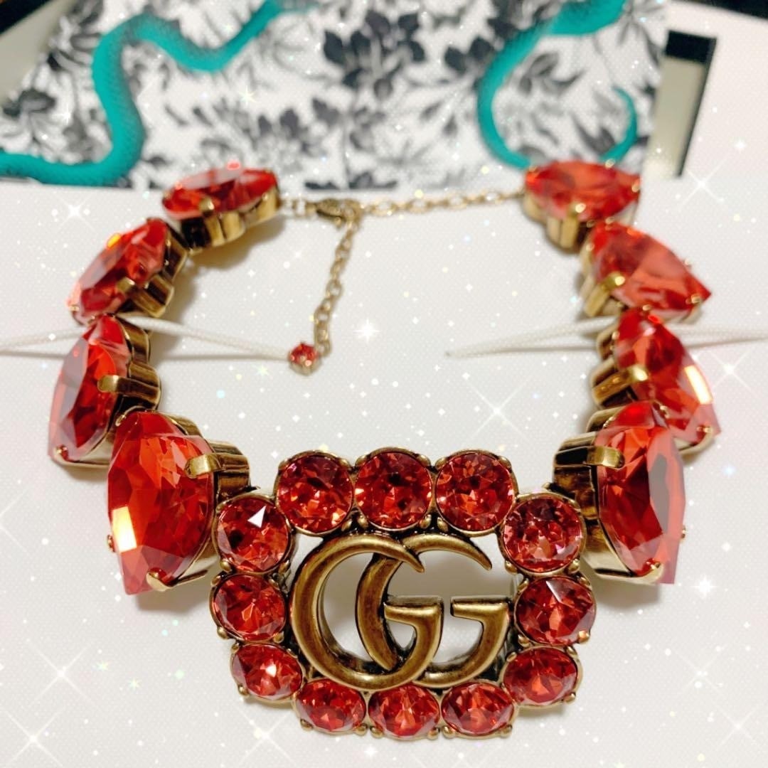 Gucci GG Double G Red Heart Crystal Choker Necklace: Gucci GG Double G Red Heart Crystal Choker Necklace Elevate your style with the iconic Gucci GG Double G Red Heart Crystal Choker Necklace, crafted in luxurious gold metal and adorned with a striking