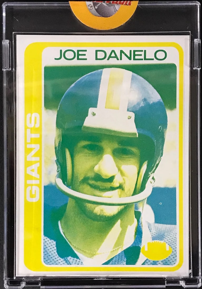 Joe Danelo 1978 Topps Football Proof Card New York Giants: Joe Danelo 1978 Topps Football Proof Card New York Giants Get ready to add some gridiron greatness to your collection with this 1978 Topps Football Proof Card of Joe Danelo, fresh from the factory sea
