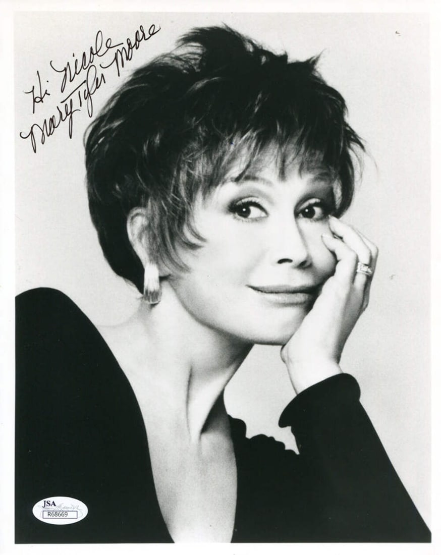(JSA) Mary Tyler Moore Autographed 8x10 Photo: (JSA) Mary Tyler Moore Autographed 8x10 Photo Meet the iconic Mary Tyler Moore, captured in a rare and authentic 8x10 photo signed by the beloved actress herself. Certified by James Spence