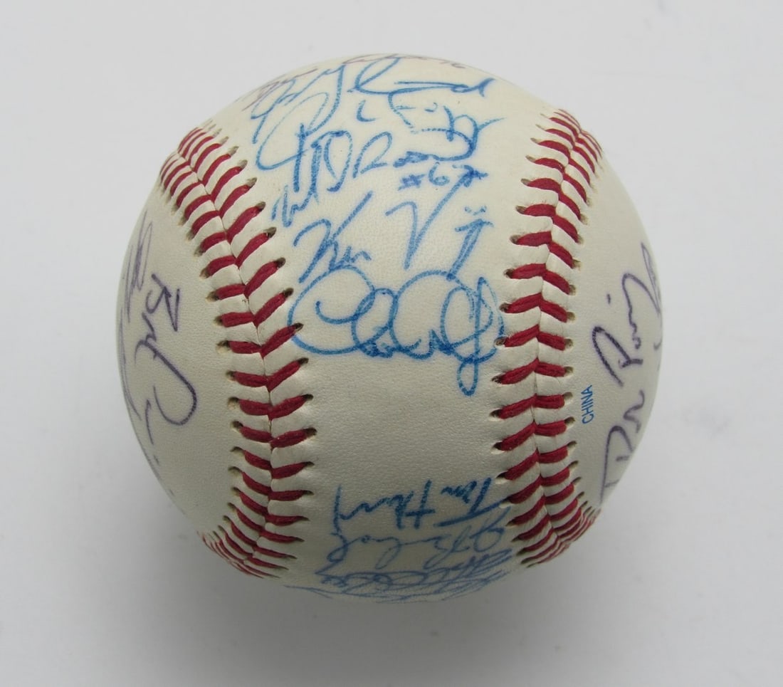 196342 2001 Chicago White Sox Team Multi-Signed/ Auto (29) Baseball: 196342 2001 Chicago White Sox Team Multi-Signed/ Auto (29) Baseball Get ready to own a piece of baseball history with this incredible 2001 Chicago White Sox team multi-signed and autoographed baseball