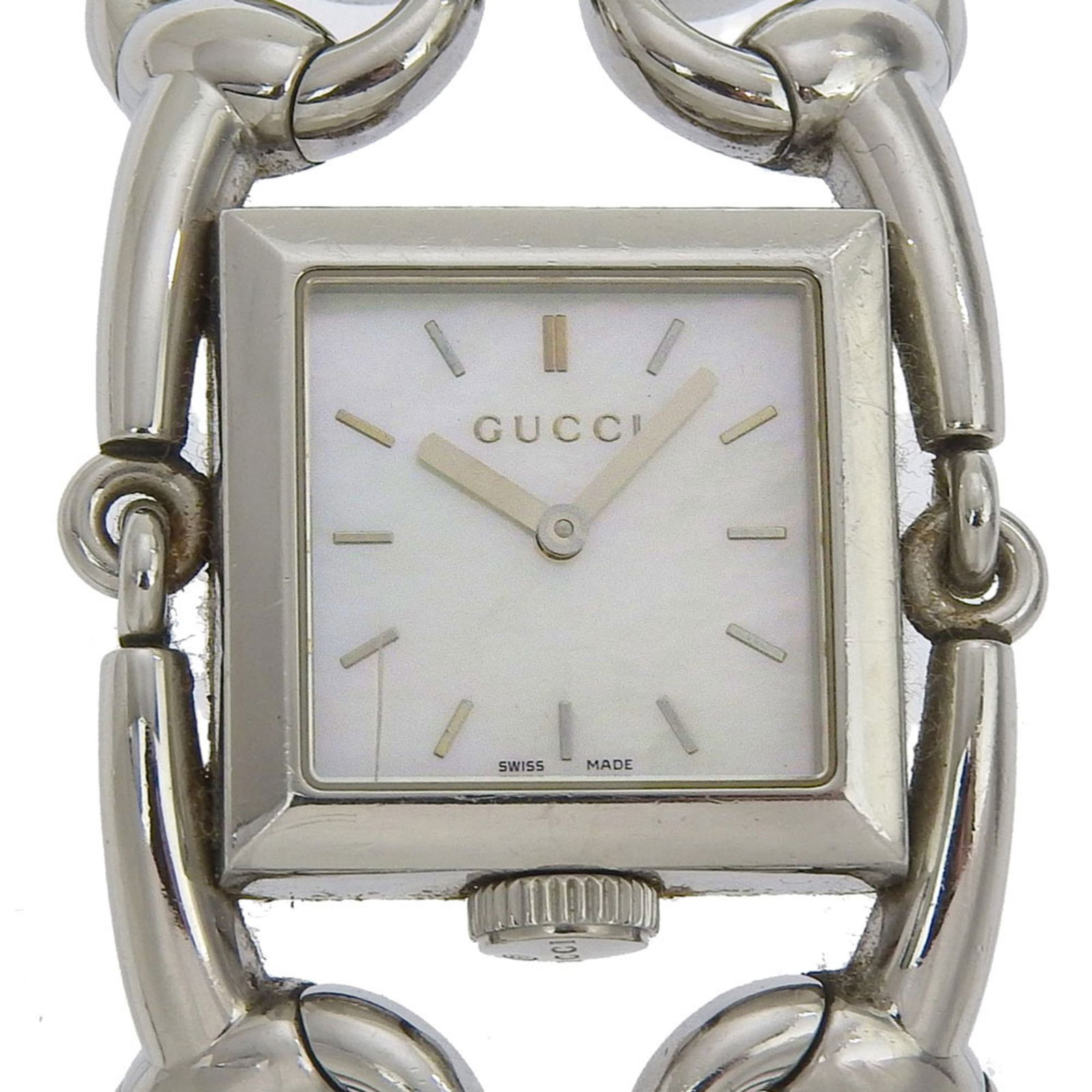 Wristwatch Gucci: Wristwatch Gucci A sleek and sophisticated Gucci stainless steel wristwatch, boasting a crisp white dial against its durable 36mm case, is up for grabs. With its comfortable 16cm band and classic desi