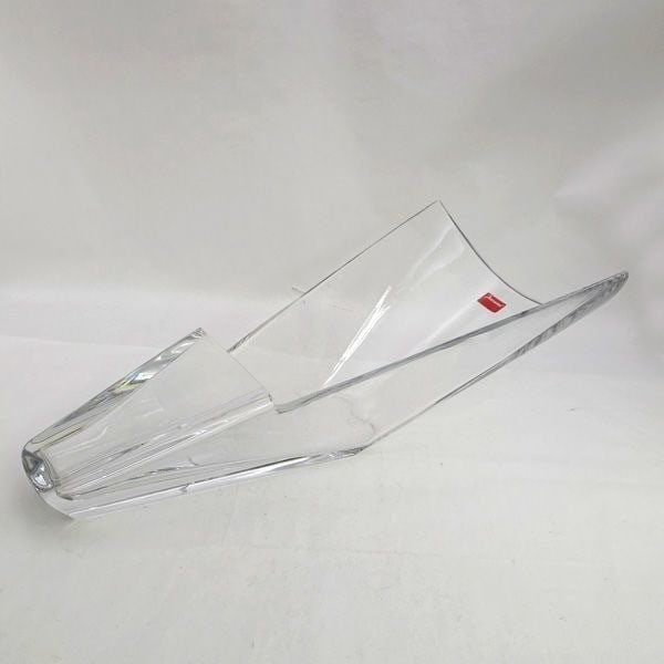 Object Baccarat Diva Crystal Flower Vase Horizontal 51cm France Decorative: Object Baccarat Diva Crystal Flower Vase Horizontal 51cm France Decorative Elevate your home decor with the exquisite Baccarat Diva Crystal Flower Vase, crafted in France from exceptional crystal. Thi