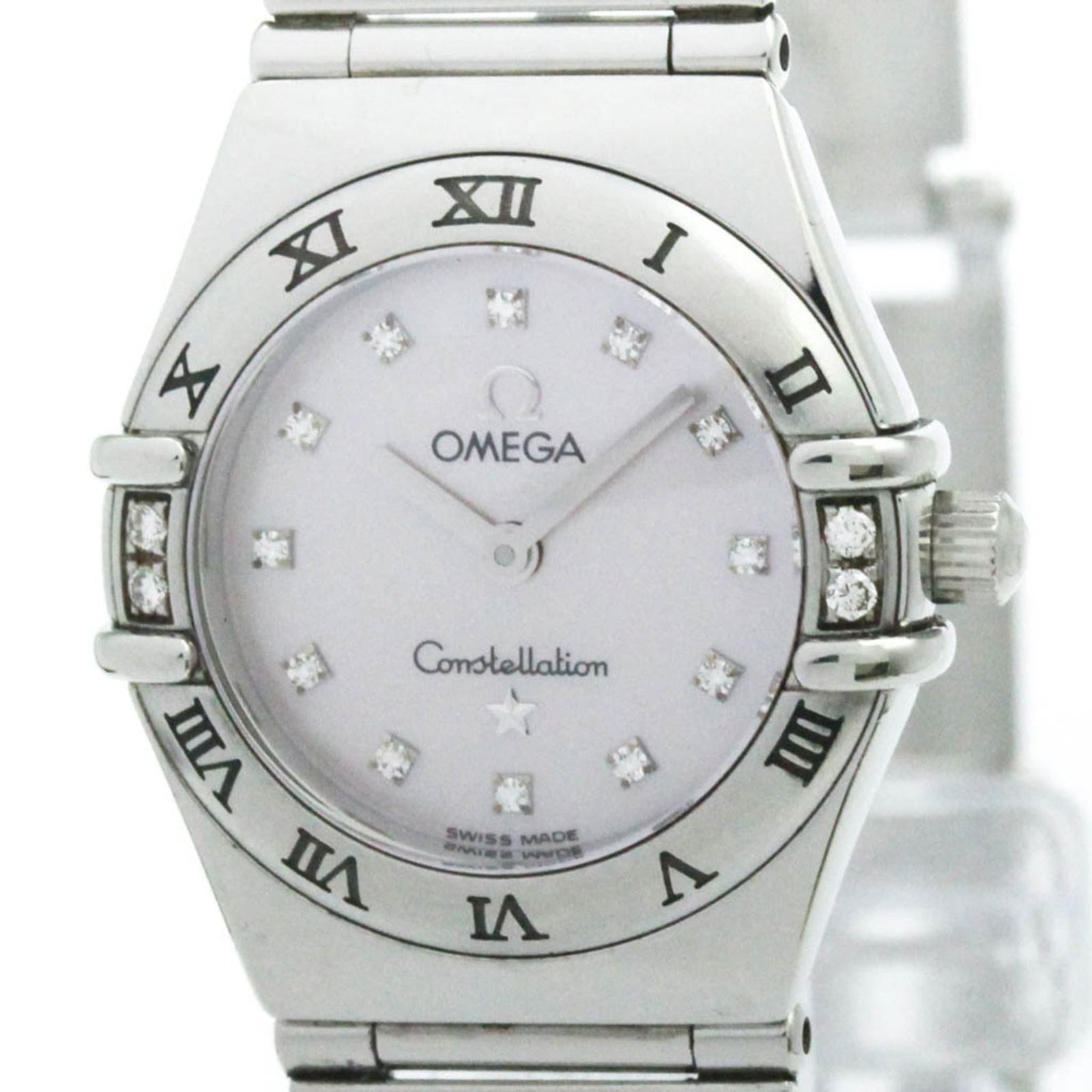 Wristwatch Omega: Wristwatch Omega A stunning pink Omega wristwatch, crafted from durable stainless steel, adds a touch of elegance to any formal occasion. With its sleek 22mm case and comfortable band, this dress watc