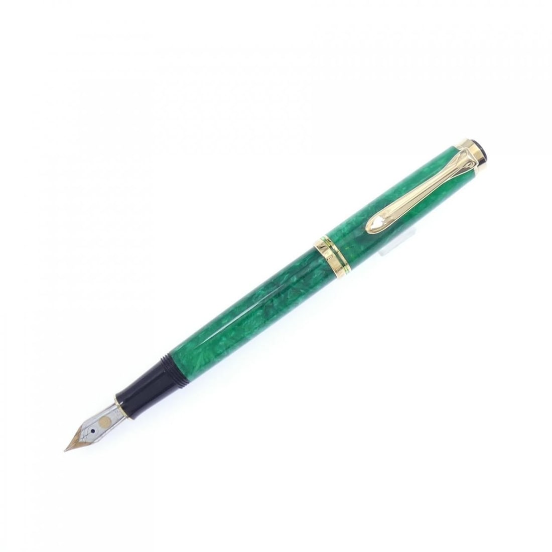 Pelikan Souveran M320 Fountain Pen - 14K EF Nib & Green: Pelikan Souveran M320 Fountain Pen - 14K EF Nib & Green The Pelikan Souveran M320 Fountain Pen is a masterpiece of craftsmanship, boasting a stunning 14K gold EF nib that glides effortlessly across th