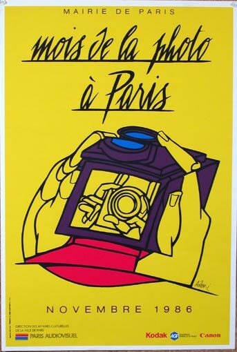 Valerio Adami Mois De La Photo (1986) Original Serigraphie: Valerio Adami Mois De La Photo (1986) Original Serigraphie A rare and striking original serigraphie by Valerio Adami, Mois De La Photo (1986), boasts vibrant blue hues that evoke the spirit of Expo 19