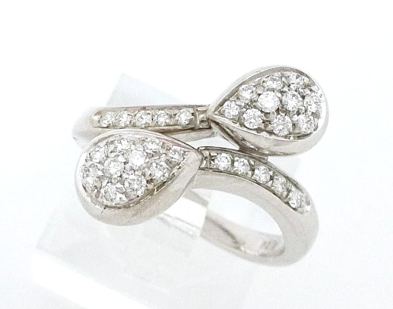 Damiani Diamond Pave 0.38ct Open Teardrop 18k White Gold Ring (US8, EU57): Damiani Diamond Pave 0.38ct Open Teardrop 18k White Gold Ring (US8, EU57) Elevate your special occasion with this stunning Damiani diamond pave ring, set in 18k white gold and adorned with 30 sparklin