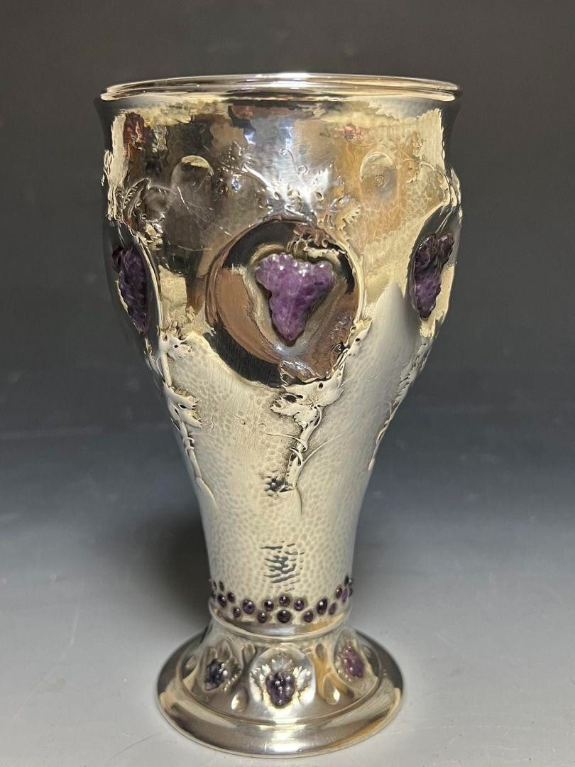 BOUCHERON 1900c Silver Goblet Drinking Cup 950 Amethyst France Rare: BOUCHERON 1900c Silver Goblet Drinking Cup 950 Amethyst France Rare Experience the elegance of French craftsmanship with this stunning 1900c Boucheron sterling silver goblet, adorned with intricate de