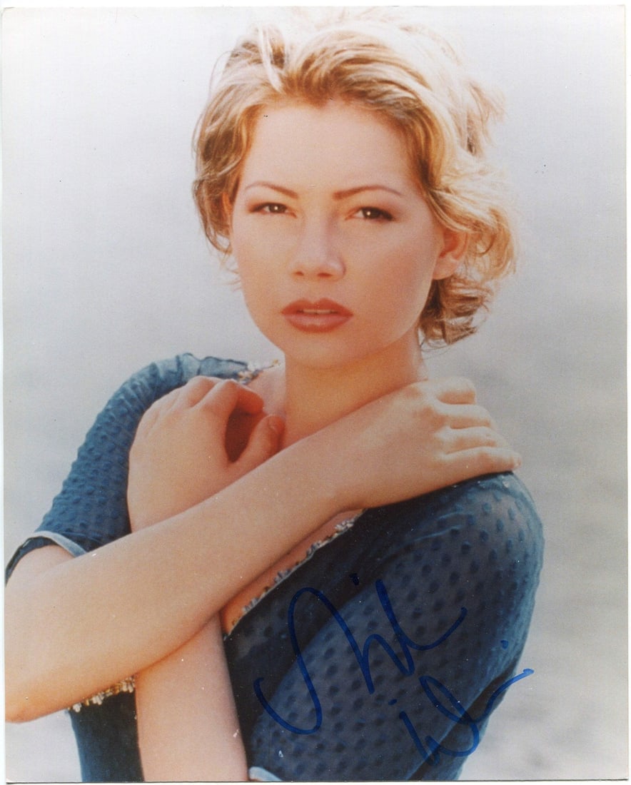 Photo Michelle Williams Autographed 8x10: Photo Michelle Williams Autographed 8x10 Get ready to own a piece of Hollywood history with this stunning 8x10 photo of Michelle Williams, signed in blue sharpie by the talented actress herself. Authe