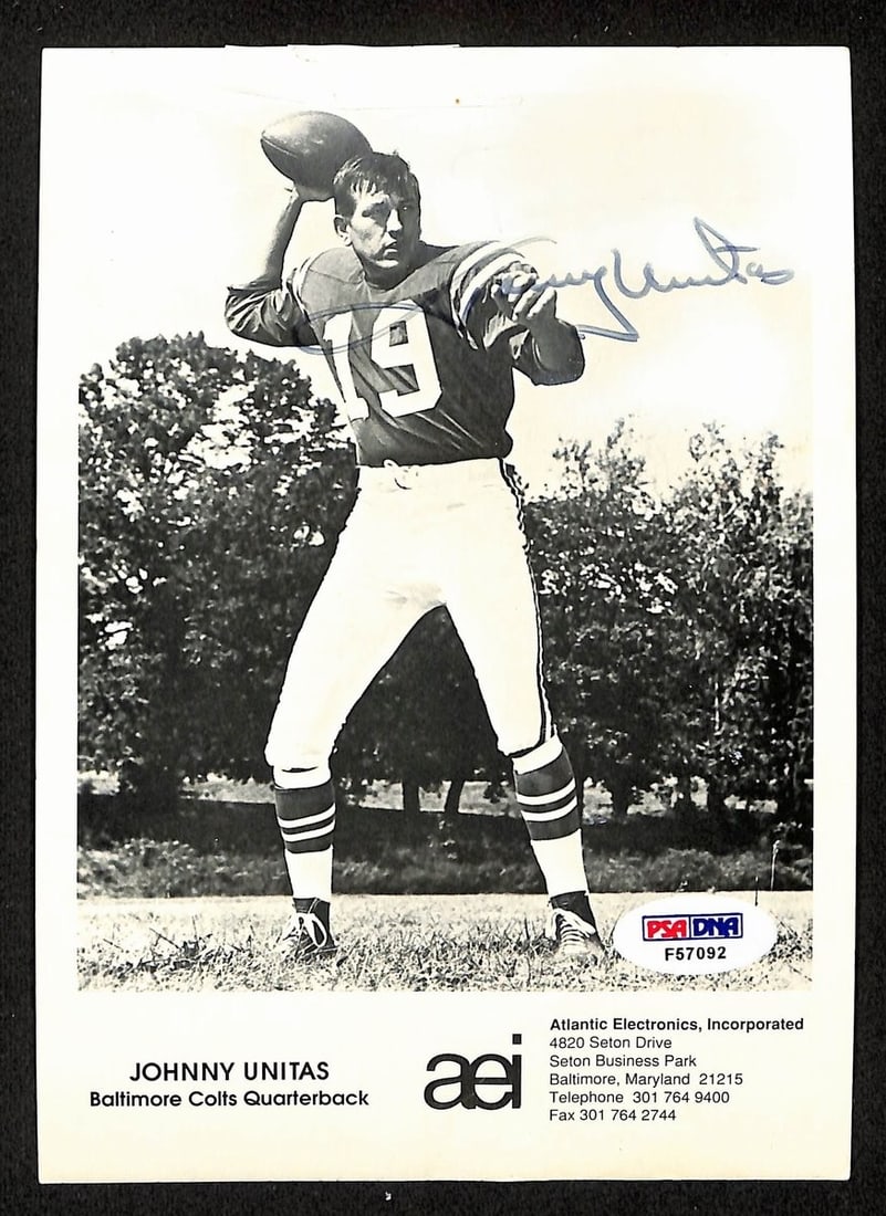 198851 Johnny Unitas HOF Signed/ Auto 5x7 Photo Card Baltimore Colts PSA/ DNA: 198851 Johnny Unitas HOF Signed/ Auto 5x7 Photo Card Baltimore Colts PSA/ DNA Meet the iconic Johnny Unitas, immortalized in an original 5x7 photo card signed by the legendary Baltimore Colts quarterb