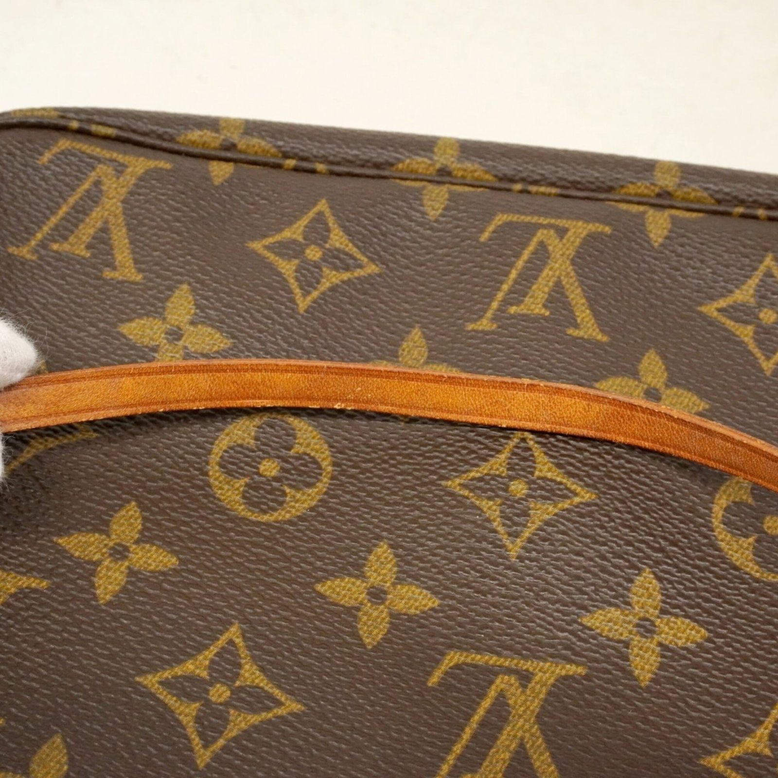 Louis Vuitton pouch - 11