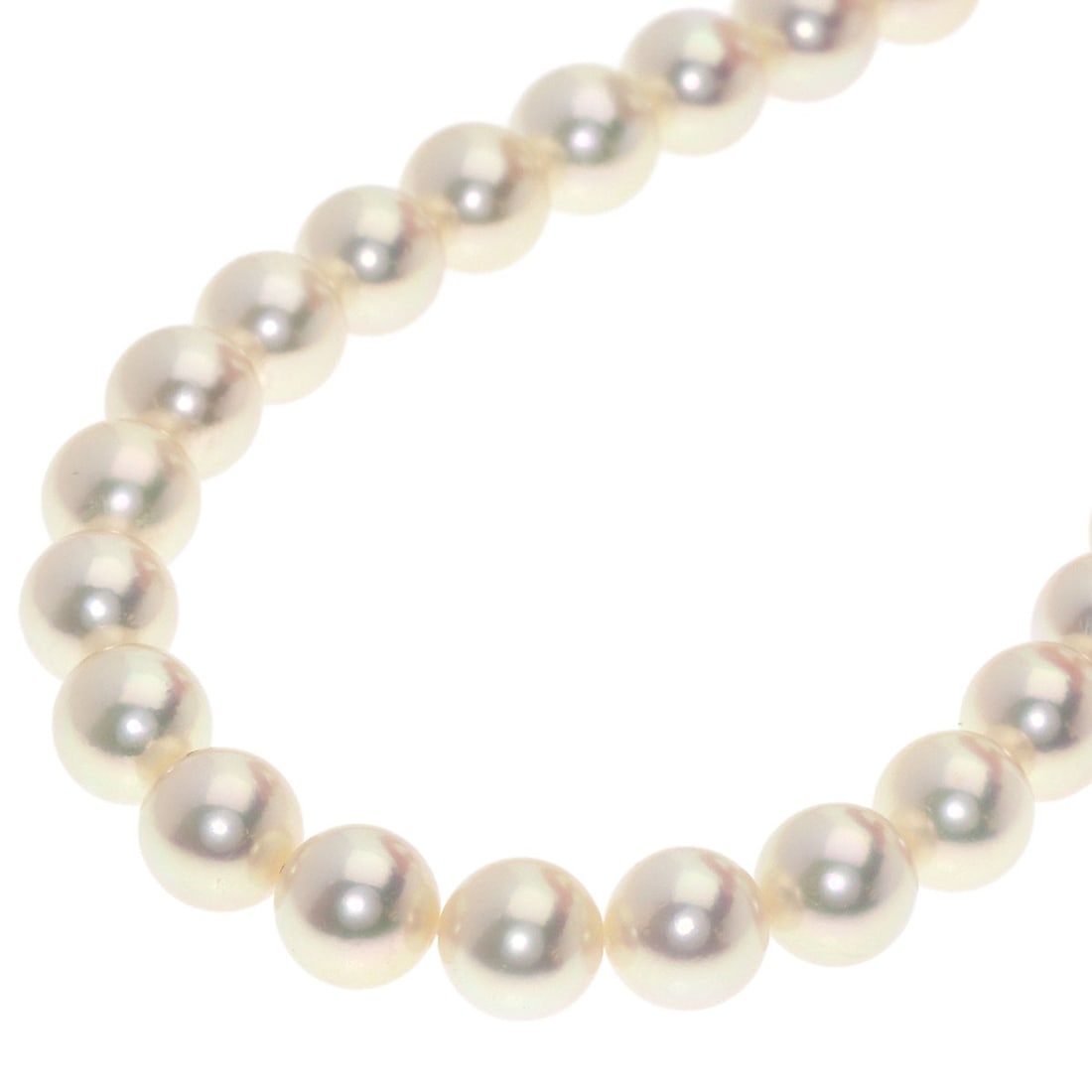 Silver Tasaki pearl necklace: Silver Tasaki pearl necklace Elegant and sophisticated, the Silver Tasaki pearl necklace boasts a stunning 16.9-inch chain adorned with luminous white pearls that shimmer in the light, adding a touch