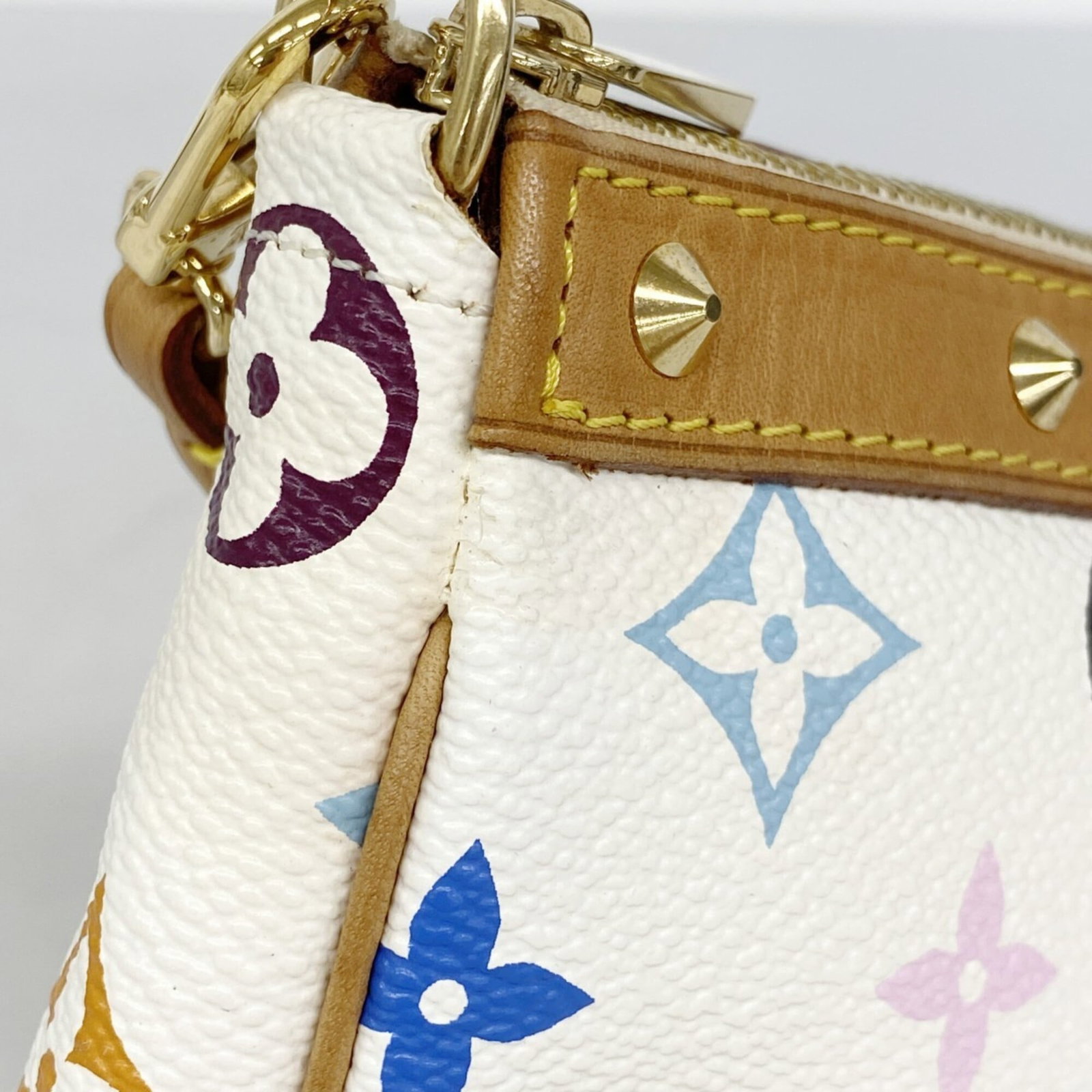 Louis Vuitton pouch - 9