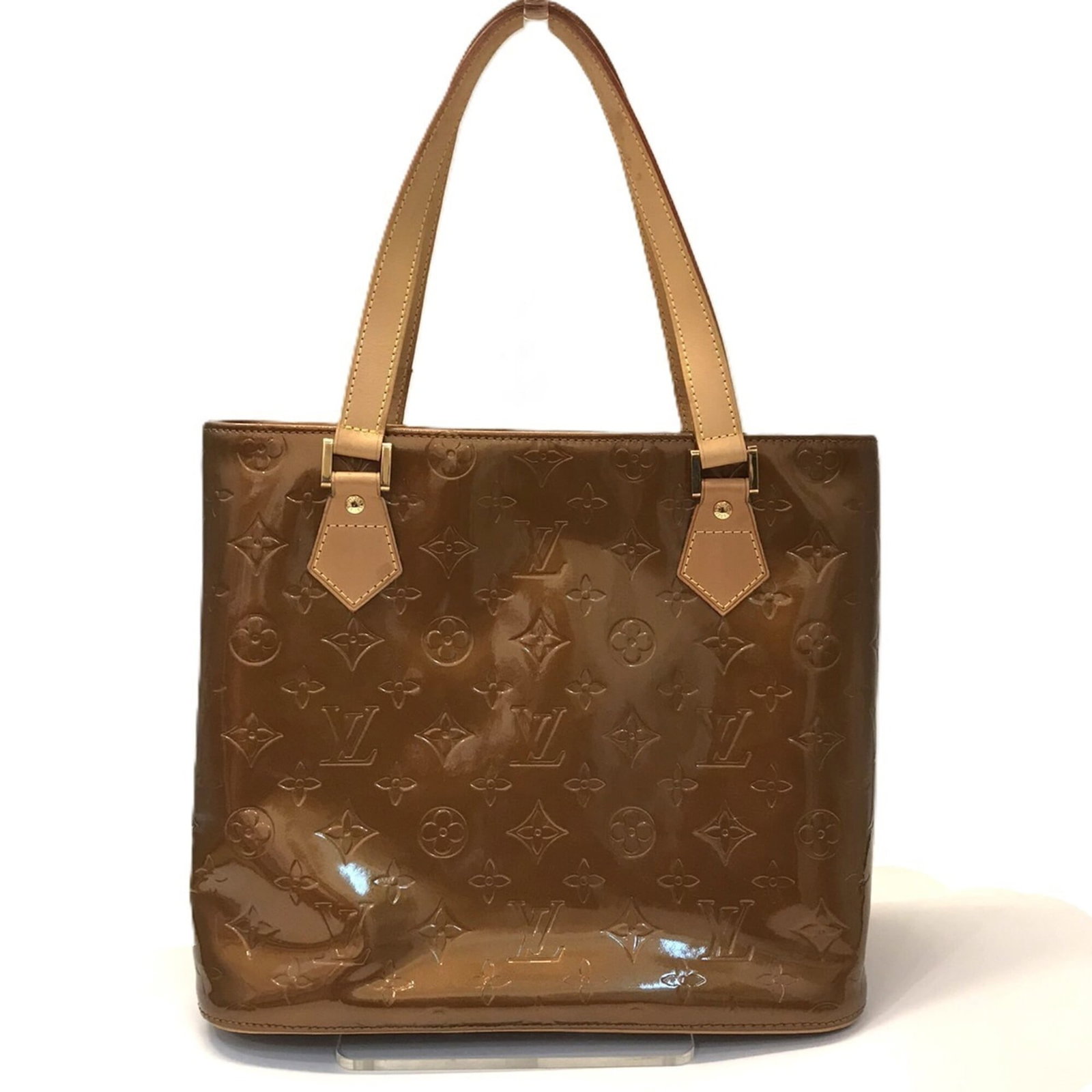 Louis Vuitton Monogram Vernis Shoulder Bag: Louis Vuitton Monogram Vernis Shoulder Bag A timeless piece from the iconic Louis Vuitton collection, this Monogram Vernis shoulder bag boasts the signature LV monogram pattern in rich brown hues.