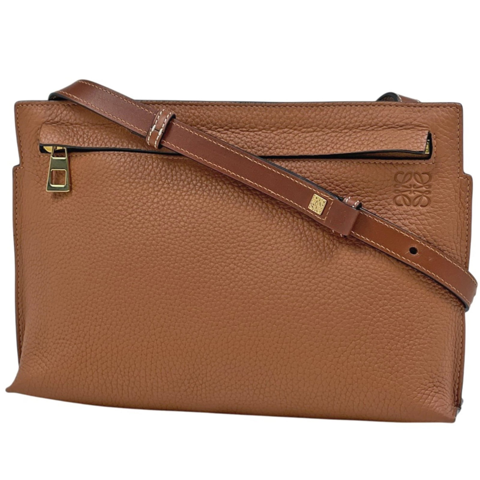 Loewe is a leather shoulder bag. (1 of 7)