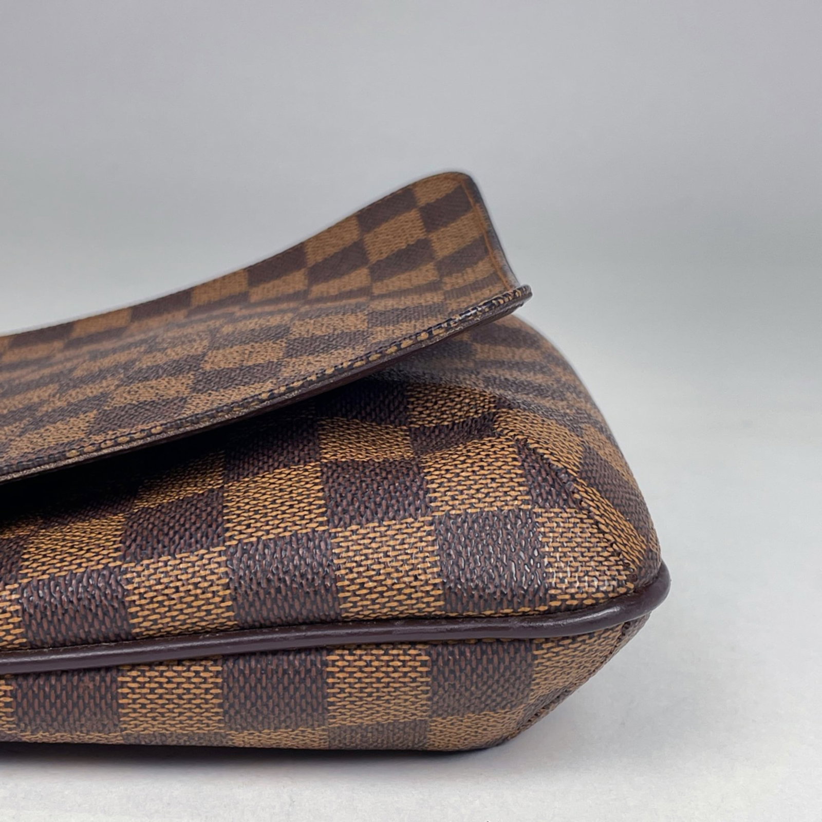 Louis Vuitton is a shoulder bag. - 4