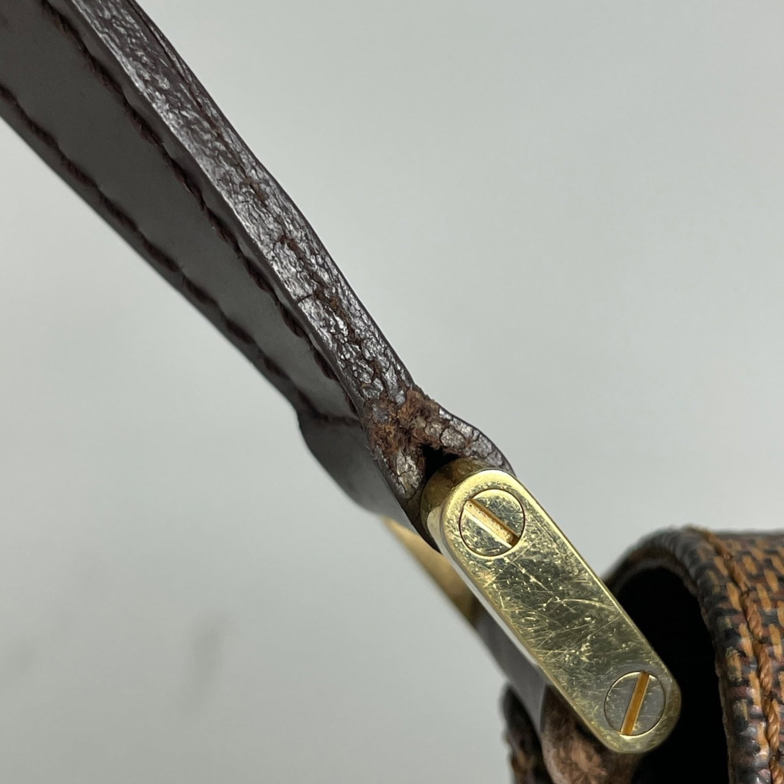 Louis Vuitton is a shoulder bag. - 5