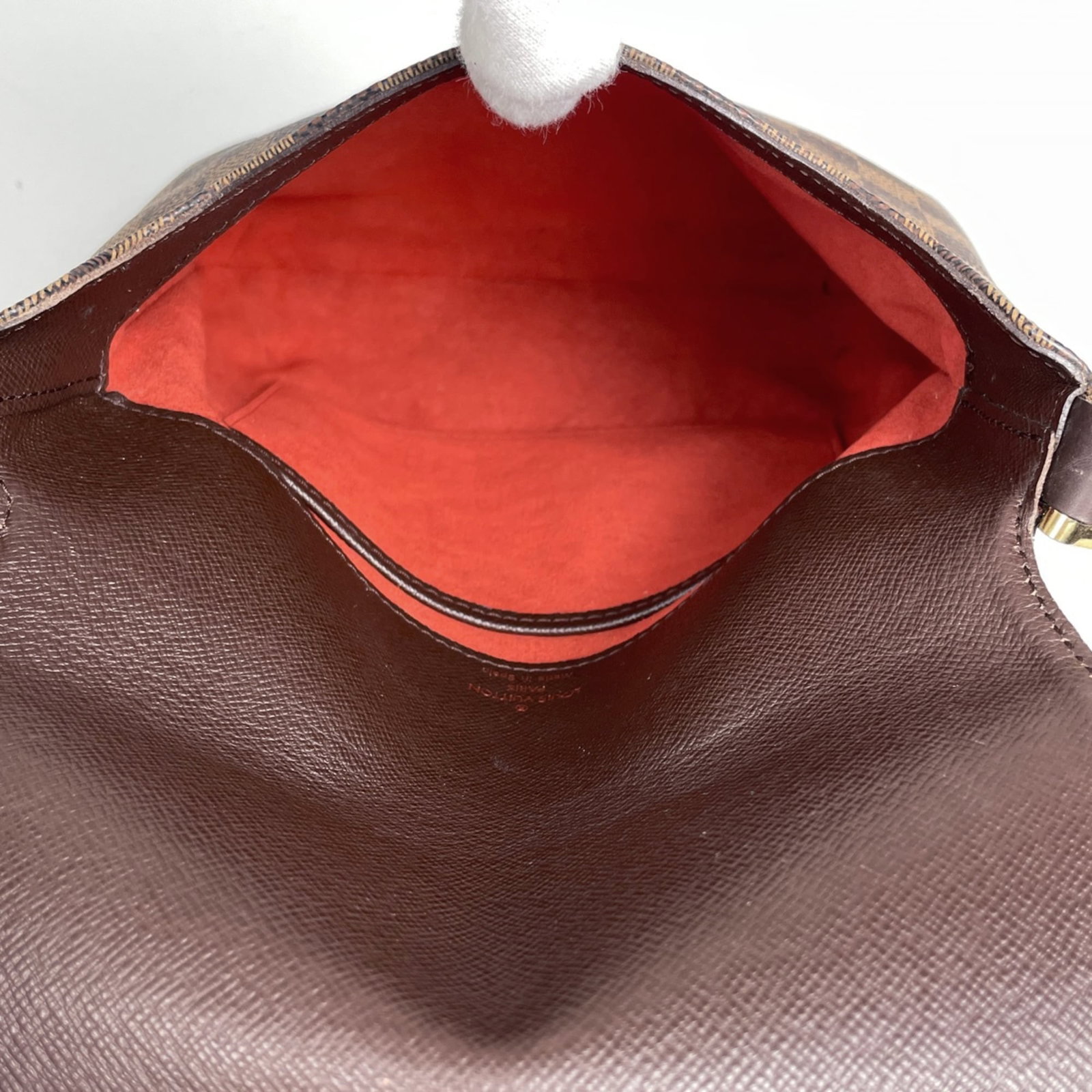 Louis Vuitton is a shoulder bag. - 8