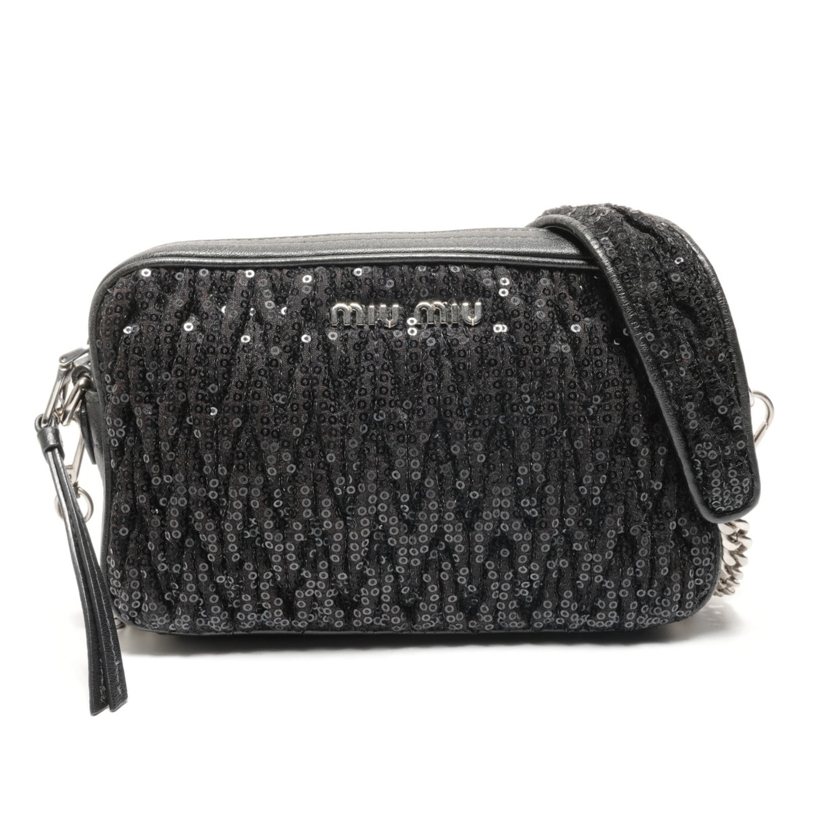 Miu shoulder bag with spangles: Miu shoulder bag with spangles Add some sparkle to your wardrobe with this stunning Miu Miu shoulder bag, adorned with intricate spangles that catch the light. Made from high-quality materials and in