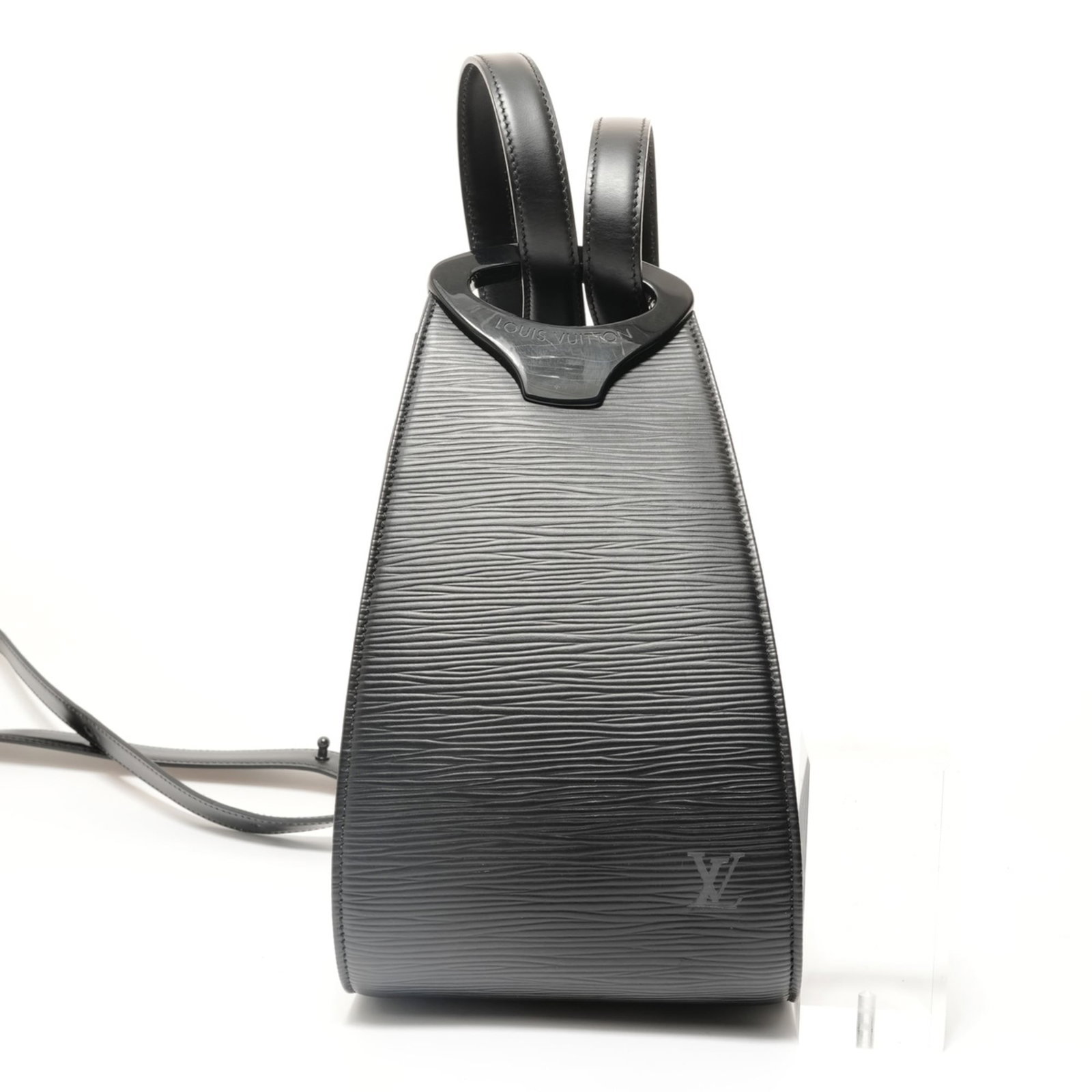 Louis Vuitton epi leather shoulder bag: Louis Vuitton epi leather shoulder bag A sleek and sophisticated Louis Vuitton shoulder bag, crafted from iconic Epi leather, boasts a timeless black hue that exudes elegance. With its spacious