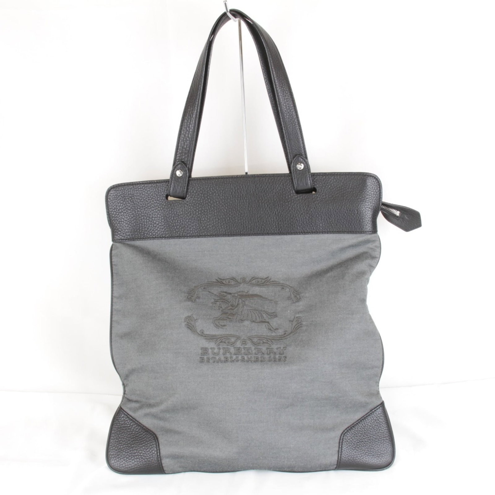 Burberry Tote Bag Canvas: Burberry Tote Bag Canvas A timeless Burberry tote bag in dark gray canvas, perfect for adding a touch of sophistication to your daily routine. With its classic design and durable construction, this