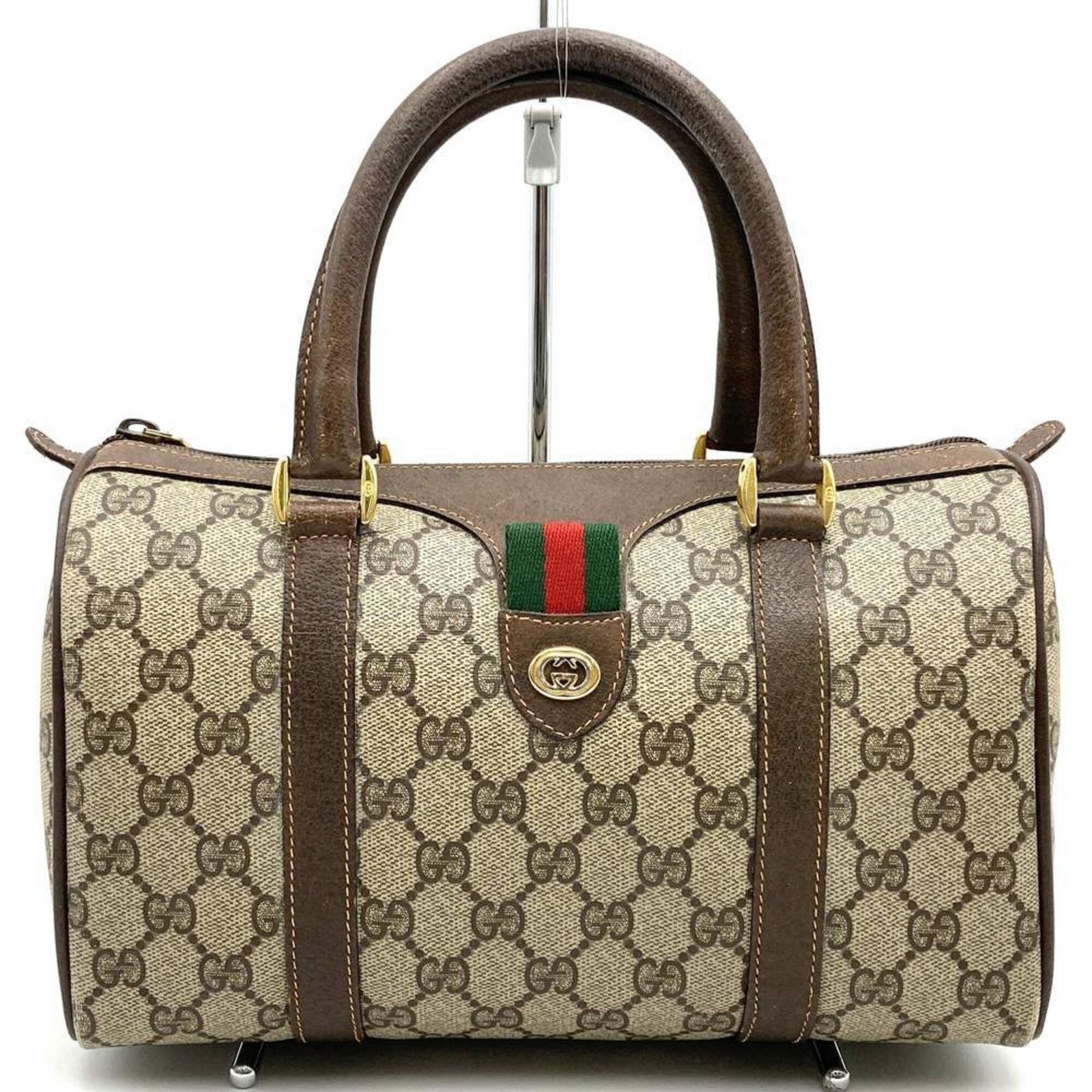 Gucci Boston Bag, Handbag Gg Supreme, Canvas: Gucci Boston Bag, Handbag Gg Supreme, Canvas A pre-loved Gucci Boston Bag in rich brown canvas, boasting a sturdy zipper pocket and classic design that exudes timeless elegance. With its 15cm x 26cm