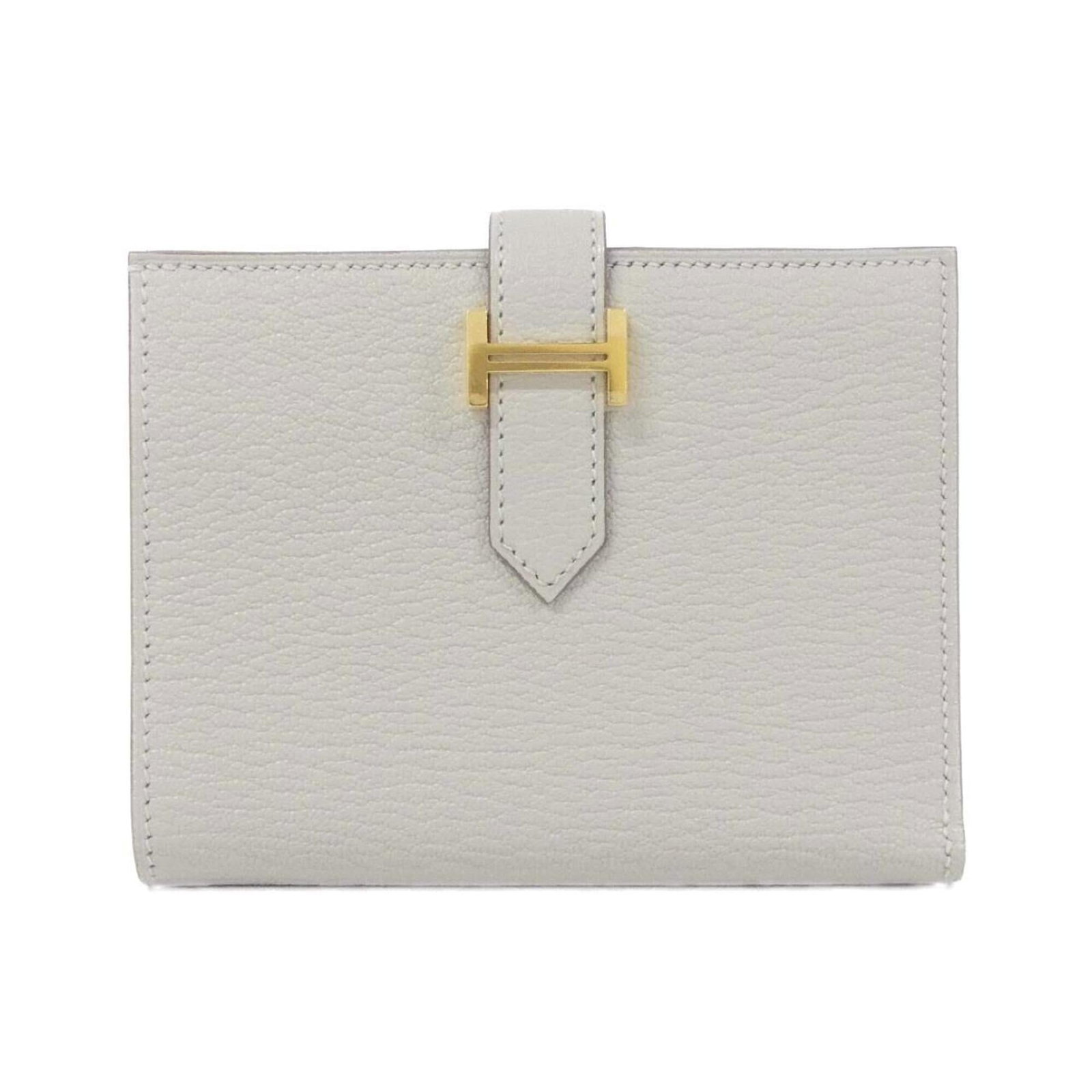 Hermes chevre leather bi-fold wallet: Hermes chevre leather bi-fold wallet A timeless and elegant accessory for the modern woman, this Herm?s chevre leather bi-fold wallet boasts classic design and exceptional craftsmanship. With its rich